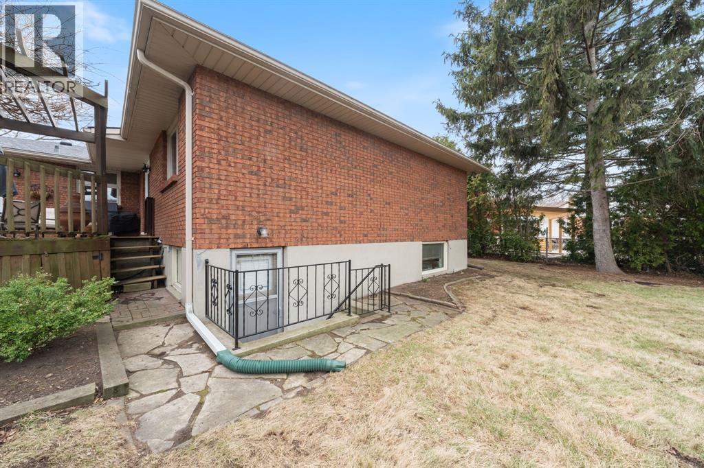 912 Varsity Crescent, Sarnia, Ontario  N7S 4W2 - Photo 36 - 26006119