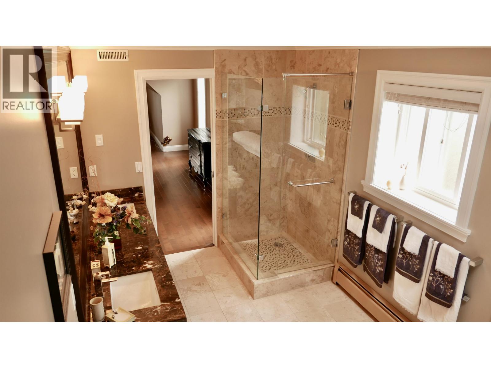 7625 Aubrey Street, Burnaby, British Columbia  V5A 1K6 - Photo 9 - R3102282