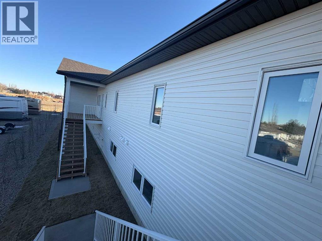 425 Meadowlark Way, Vulcan, Alberta  T0L 2B0 - Photo 2 - A2256909