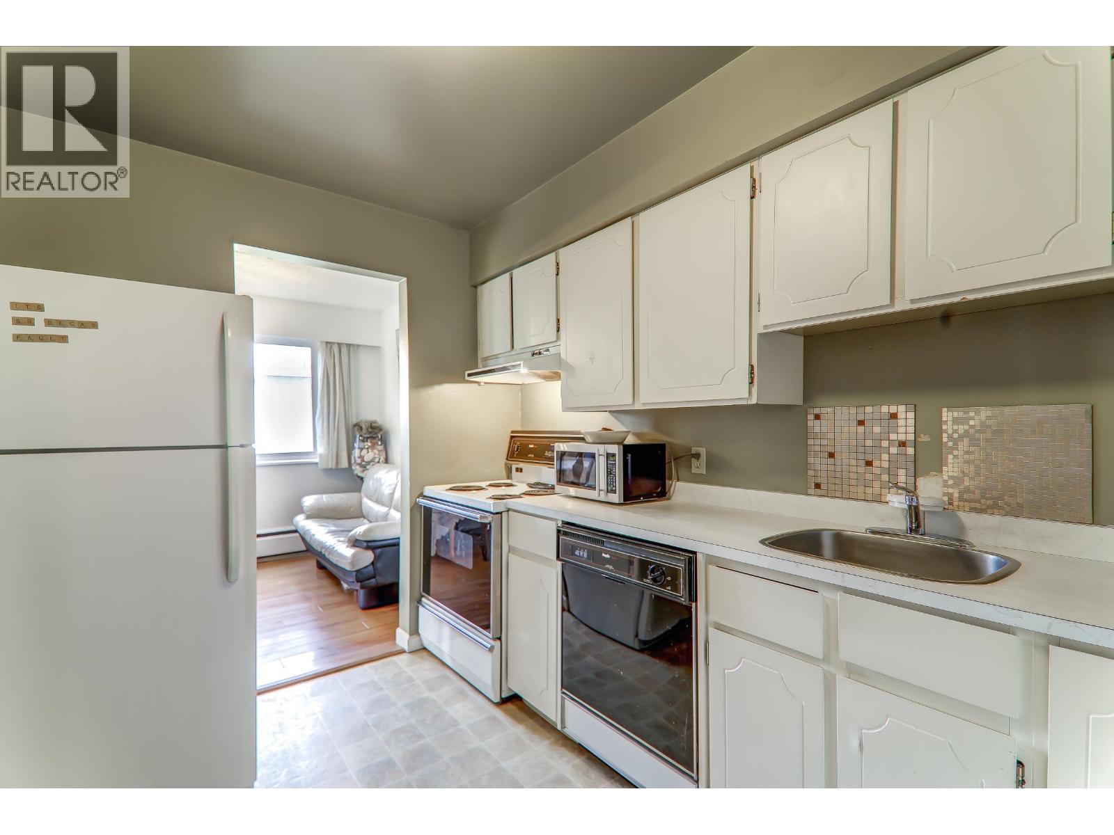 103 327 Ninth Street, New Westminster, British Columbia  V3M 3V8 - Photo 9 - R3102320