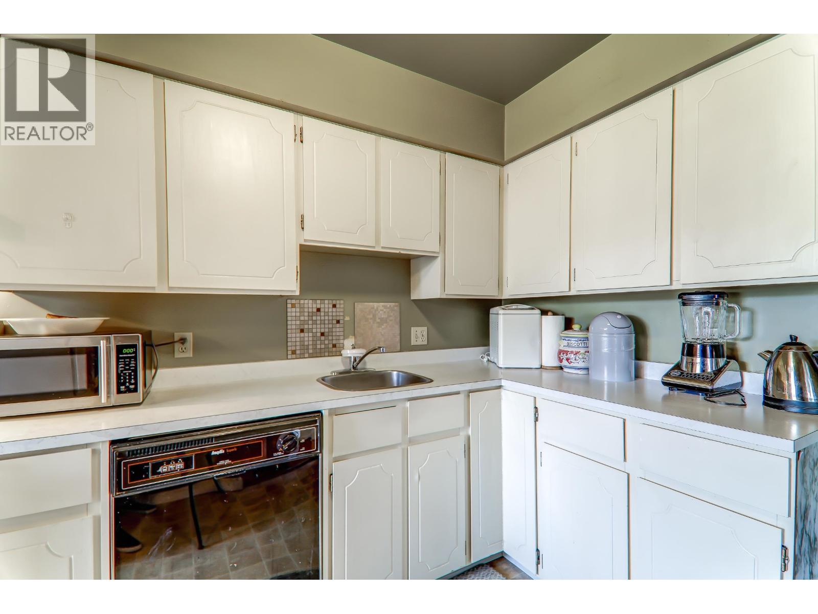 103 327 Ninth Street, New Westminster, British Columbia  V3M 3V8 - Photo 11 - R3102320