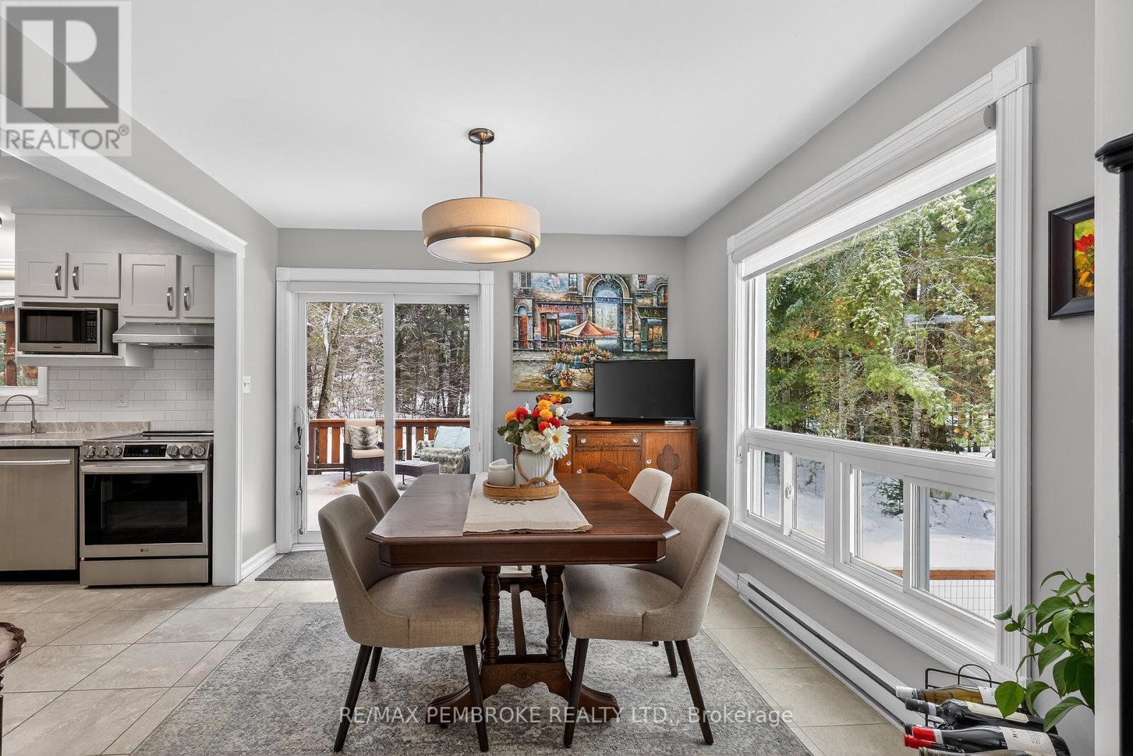 666 Doran Road, Petawawa, Ontario  K8A 6W7 - Photo 16 - X12916334