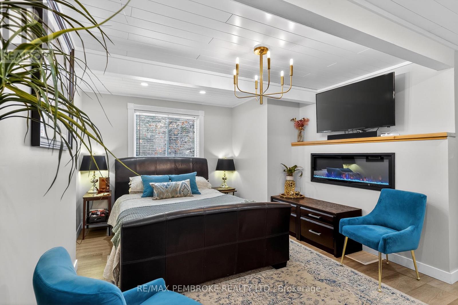 666 Doran Road, Petawawa, Ontario  K8A 6W7 - Photo 18 - X12916334