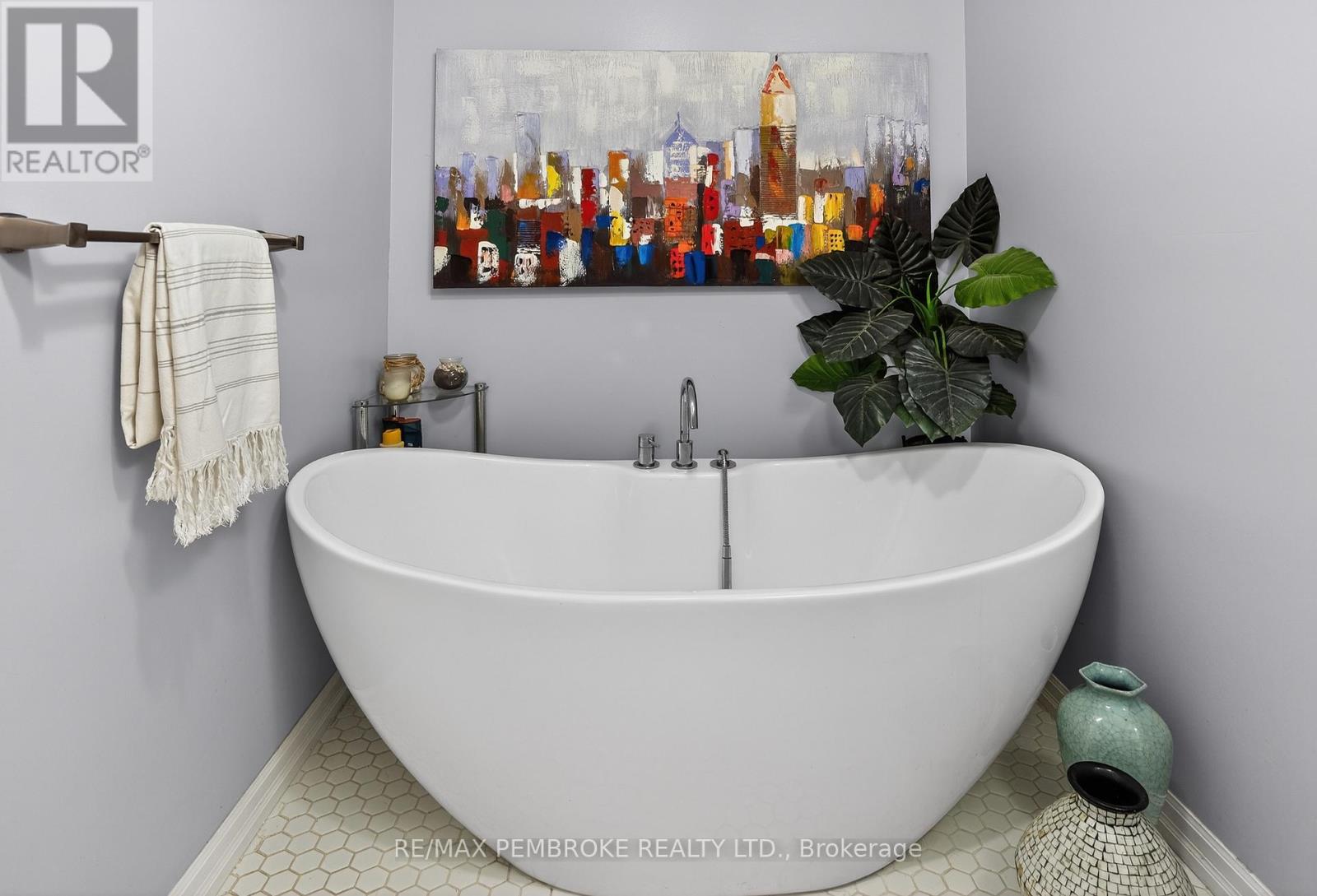 666 Doran Road, Petawawa, Ontario  K8A 6W7 - Photo 27 - X12916334