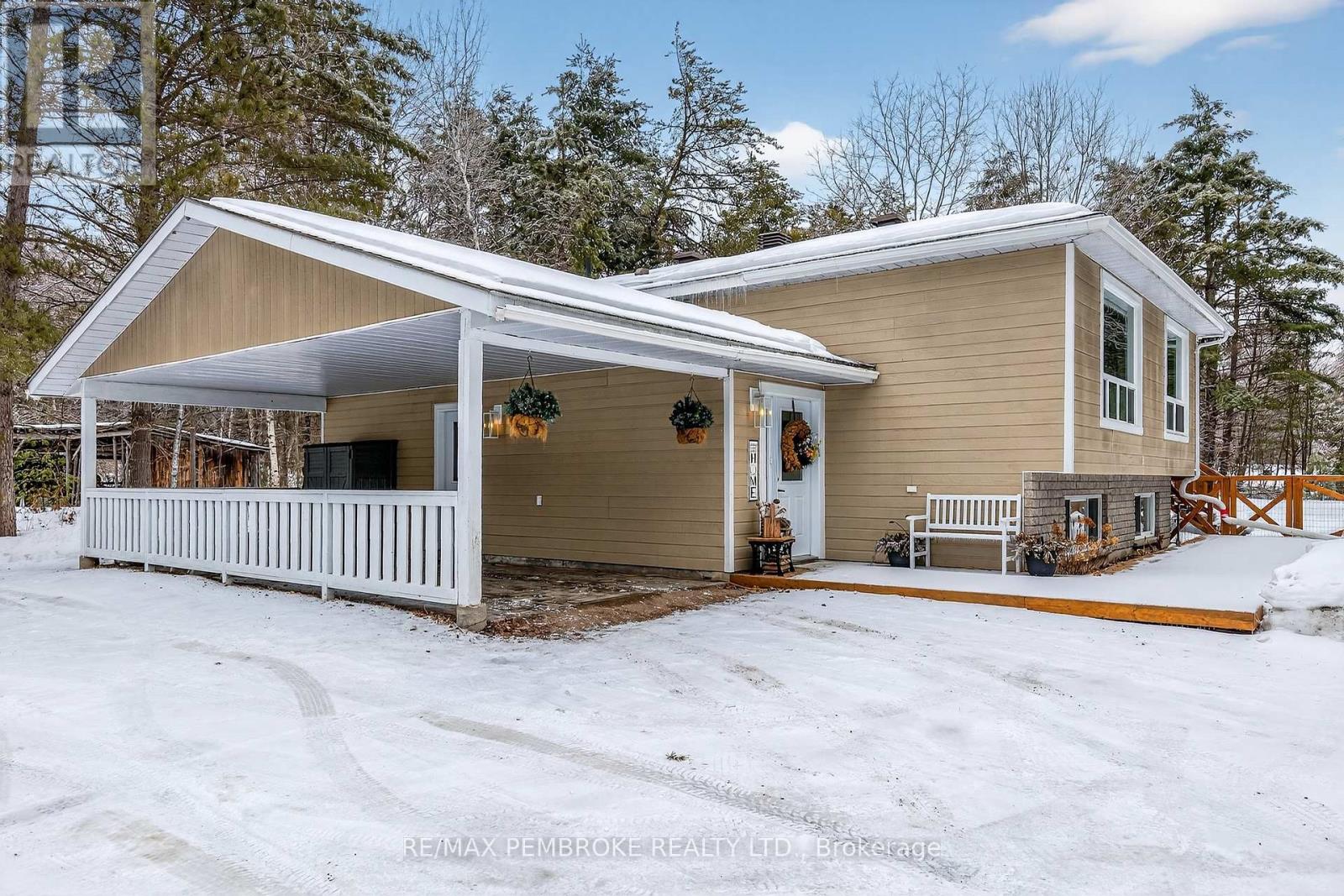 666 Doran Road, Petawawa, Ontario  K8A 6W7 - Photo 3 - X12916334