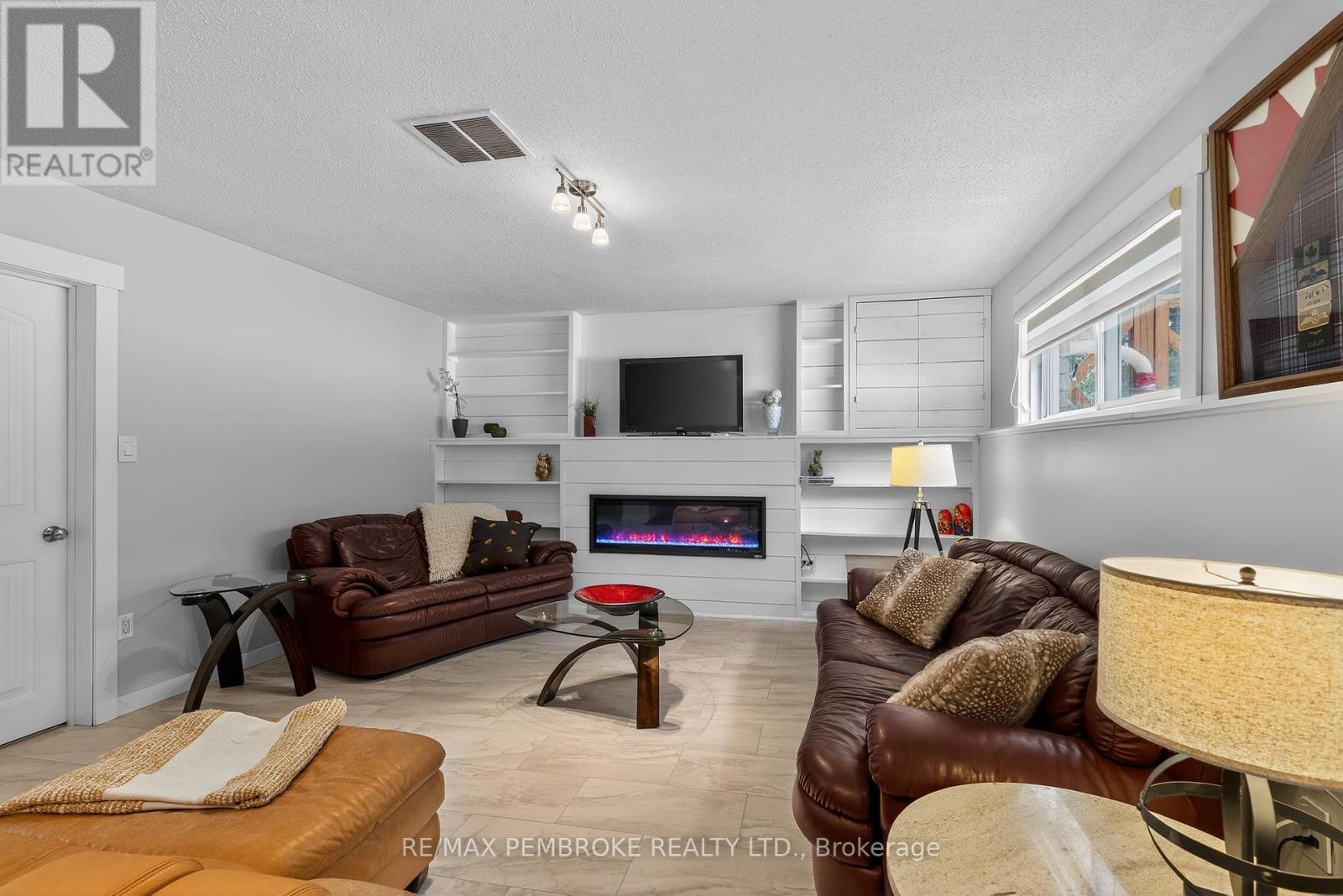 666 Doran Road, Petawawa, Ontario  K8A 6W7 - Photo 34 - X12916334