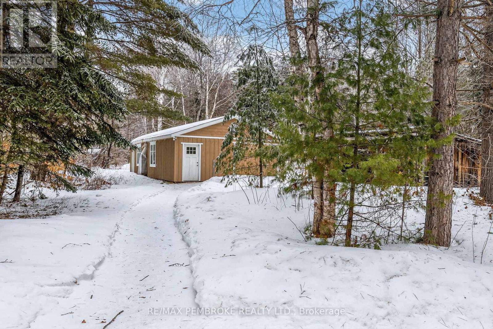 666 Doran Road, Petawawa, Ontario  K8A 6W7 - Photo 5 - X12916334