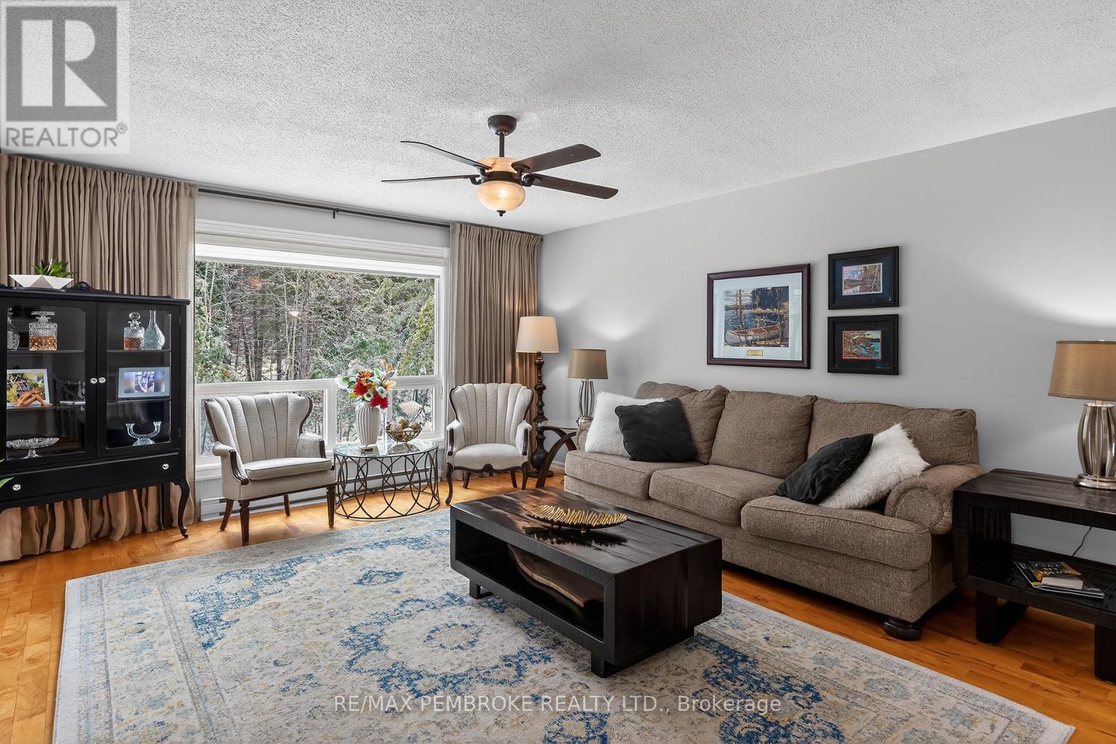 666 Doran Road, Petawawa, Ontario  K8A 6W7 - Photo 6 - X12916334