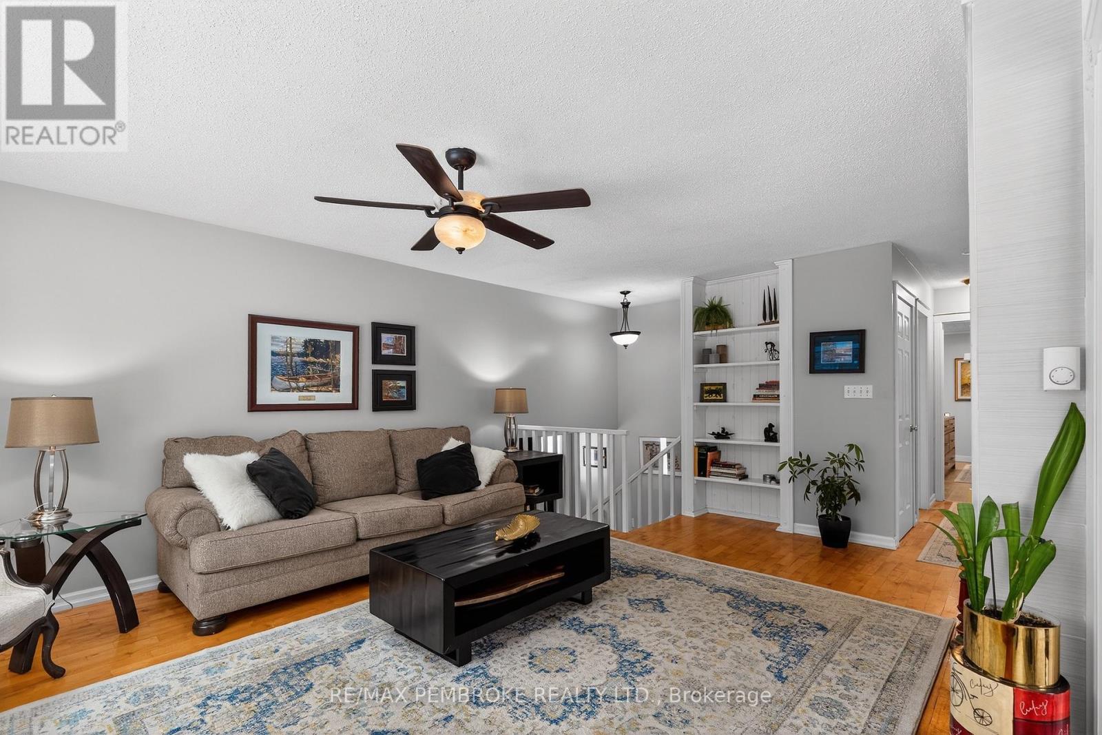 666 Doran Road, Petawawa, Ontario  K8A 6W7 - Photo 7 - X12916334