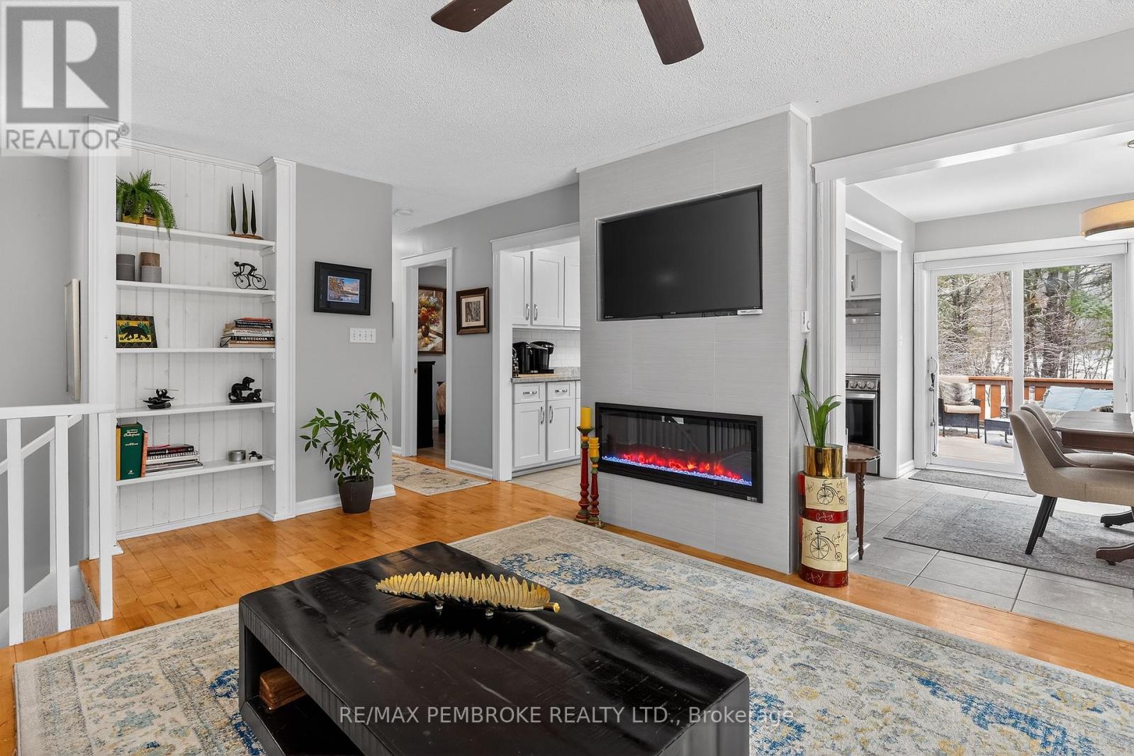 666 Doran Road, Petawawa, Ontario  K8A 6W7 - Photo 8 - X12916334