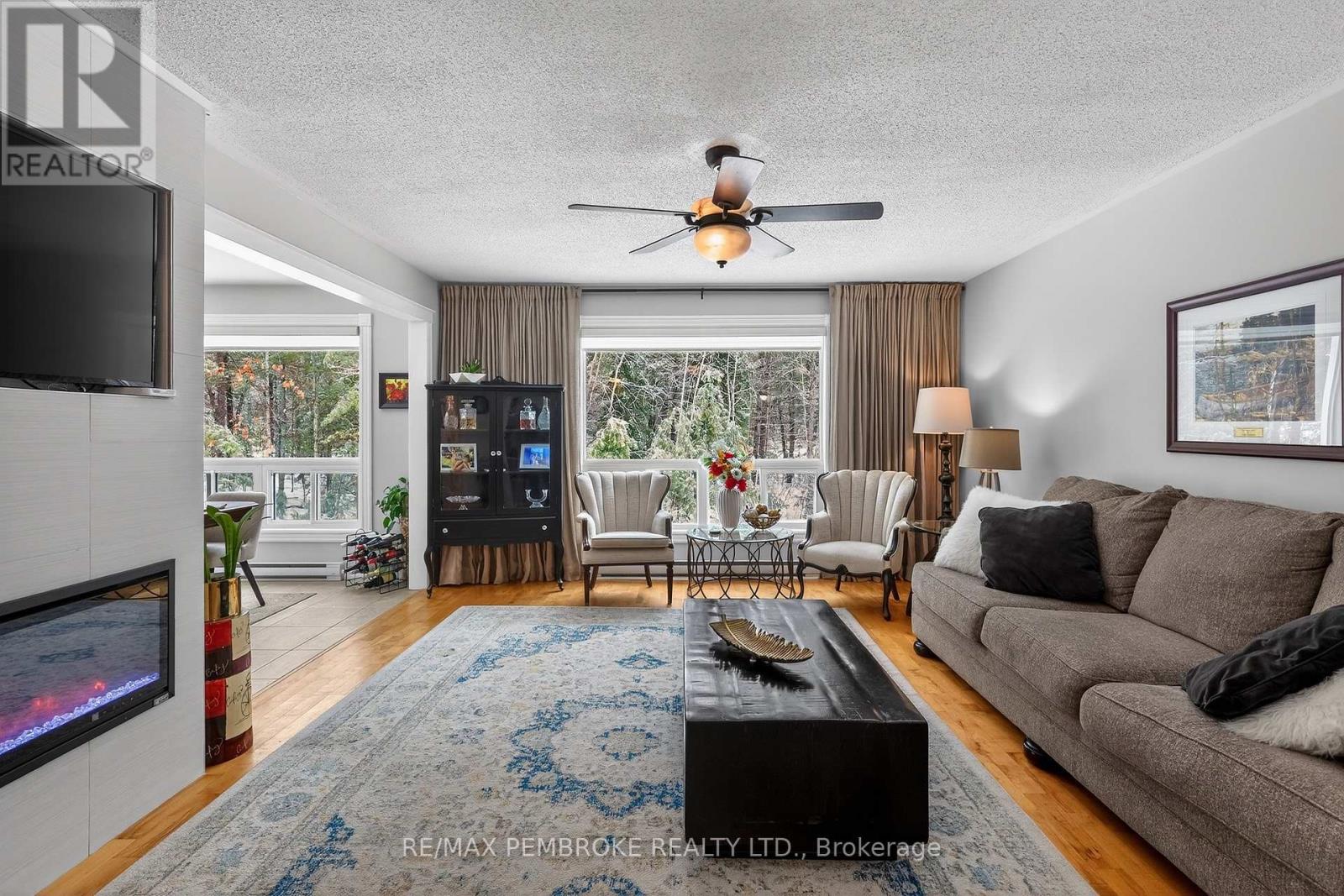 666 Doran Road, Petawawa, Ontario  K8A 6W7 - Photo 9 - X12916334