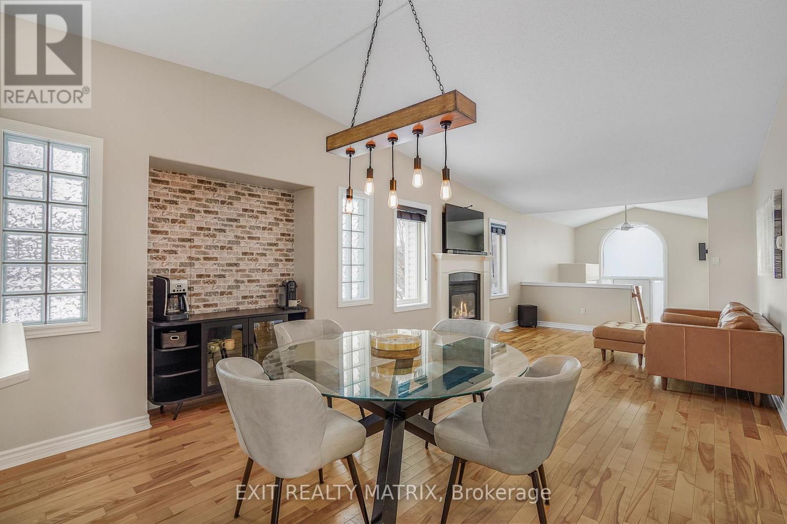 403 Centenaire Street, Russell, Ontario  K0A 1W0 - Photo 10 - X12916304