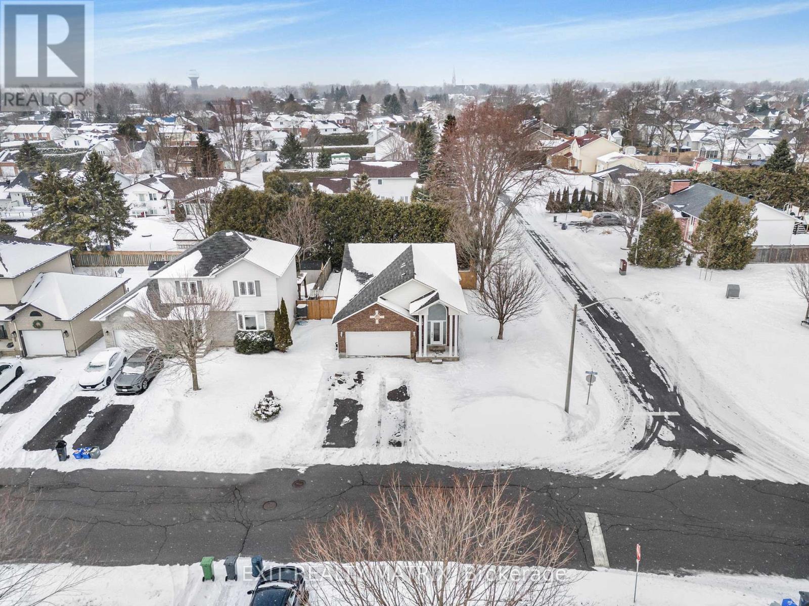 403 Centenaire Street, Russell, Ontario  K0A 1W0 - Photo 31 - X12916304