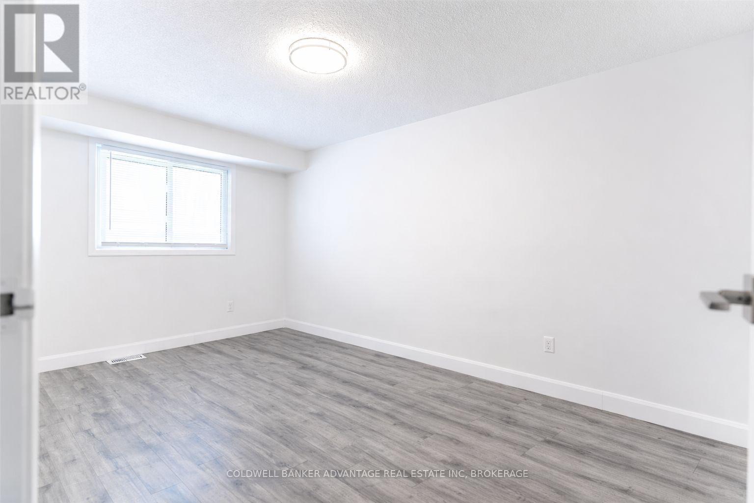 5815 Swayze Drive, Niagara Falls, Ontario  L2J 3W3 - Photo 10 - X12916352