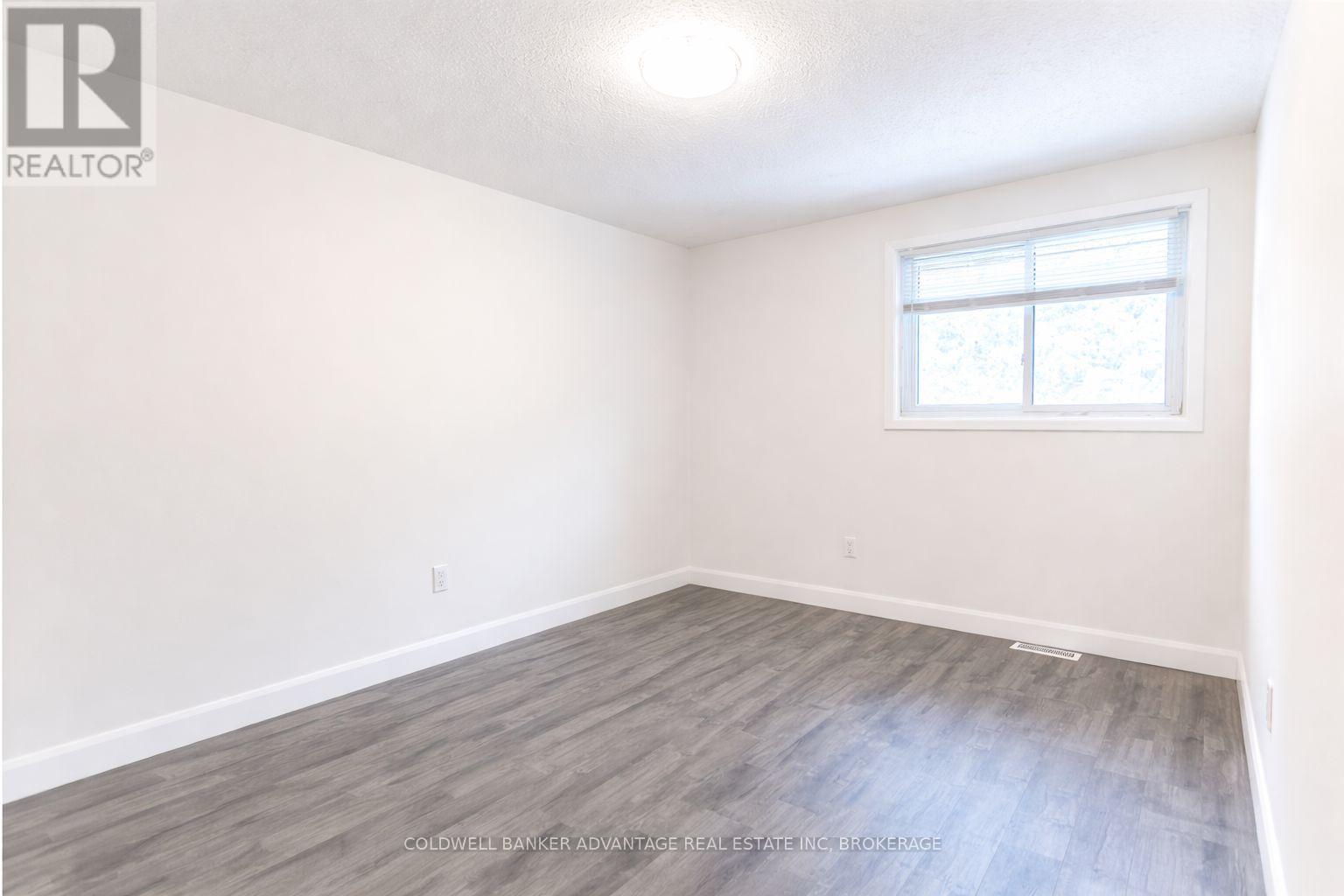 5815 Swayze Drive, Niagara Falls, Ontario  L2J 3W3 - Photo 12 - X12916352