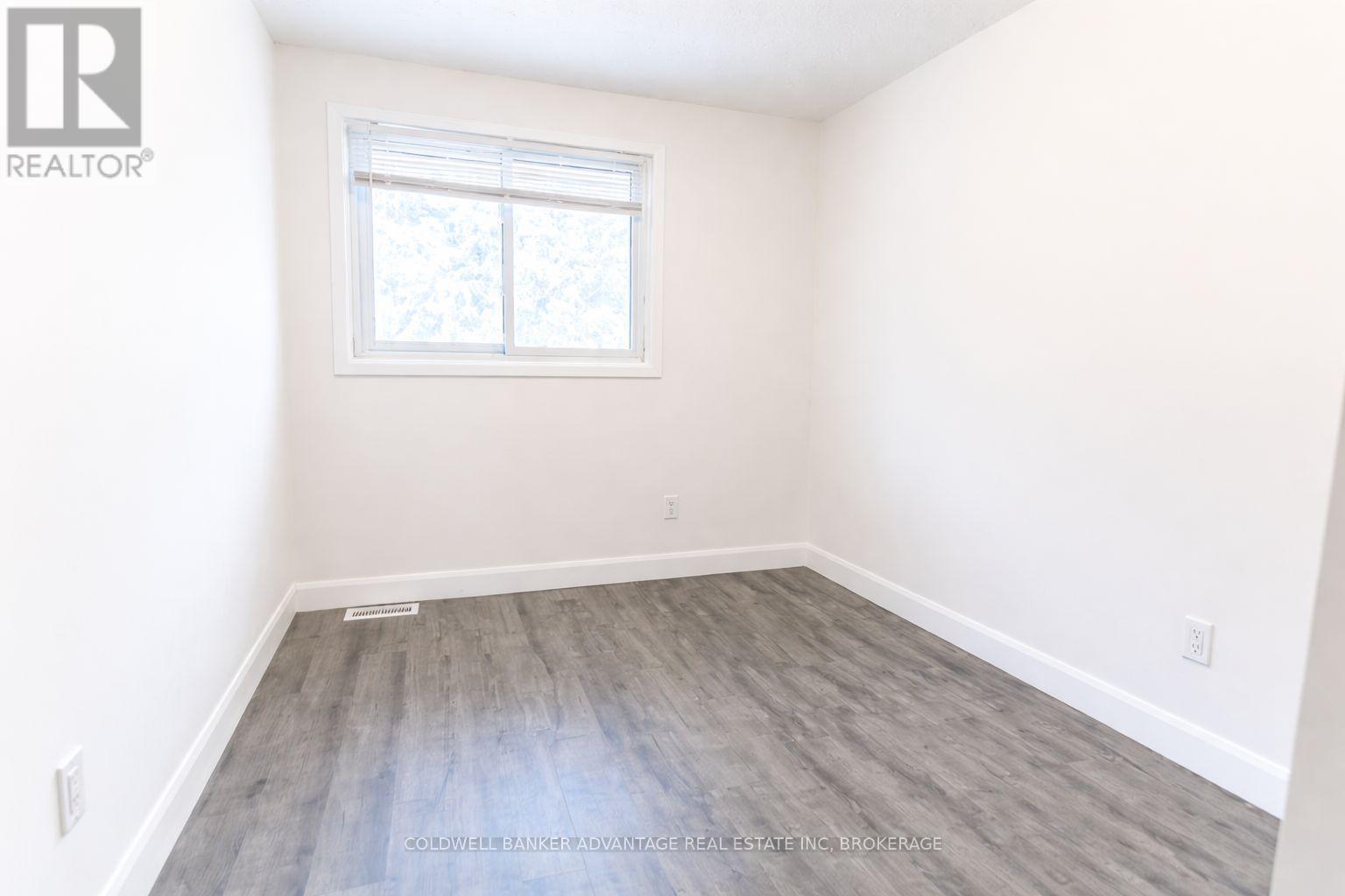 5815 Swayze Drive, Niagara Falls, Ontario  L2J 3W3 - Photo 14 - X12916352