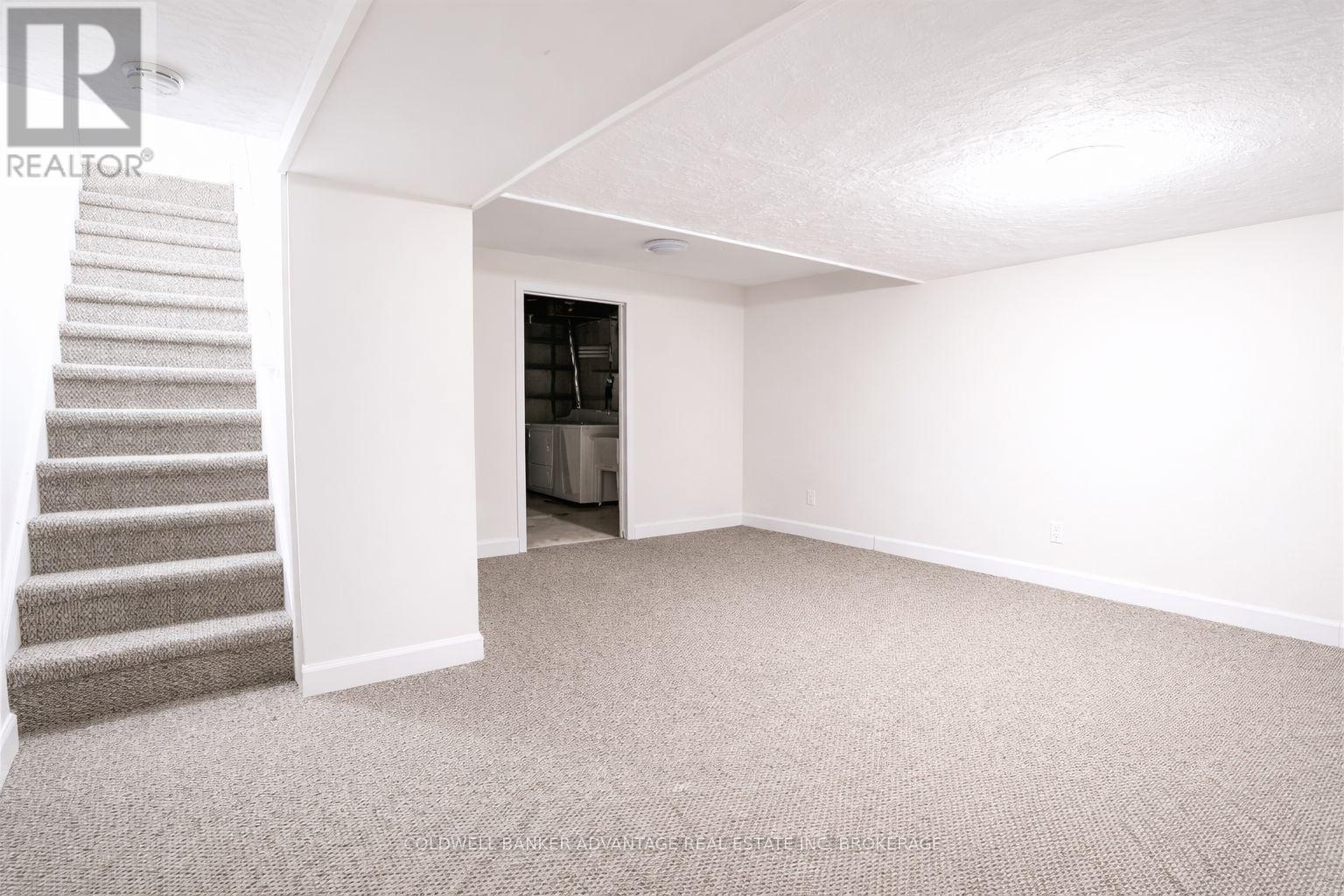 5815 Swayze Drive, Niagara Falls, Ontario  L2J 3W3 - Photo 16 - X12916352