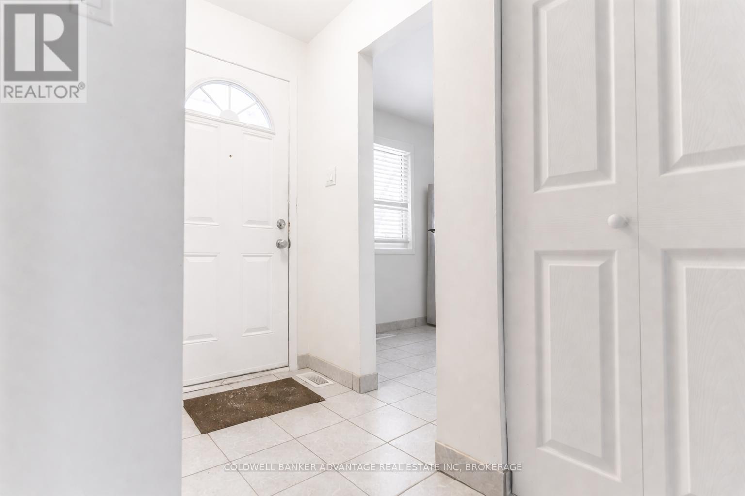 5815 Swayze Drive, Niagara Falls, Ontario  L2J 3W3 - Photo 2 - X12916352