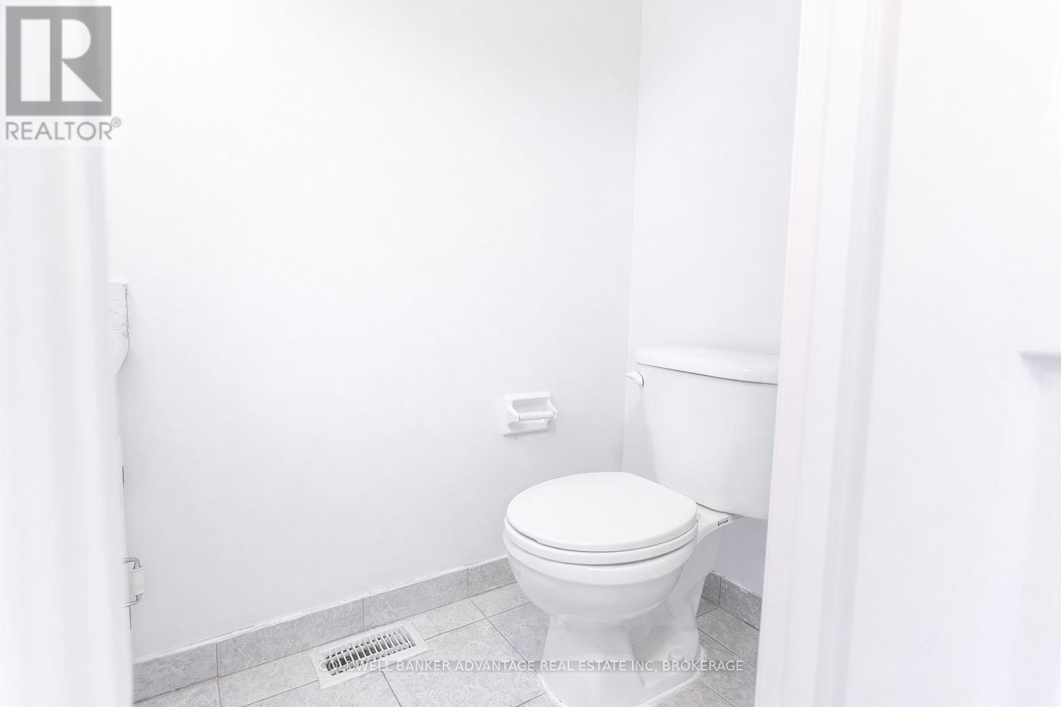 5815 Swayze Drive, Niagara Falls, Ontario  L2J 3W3 - Photo 5 - X12916352