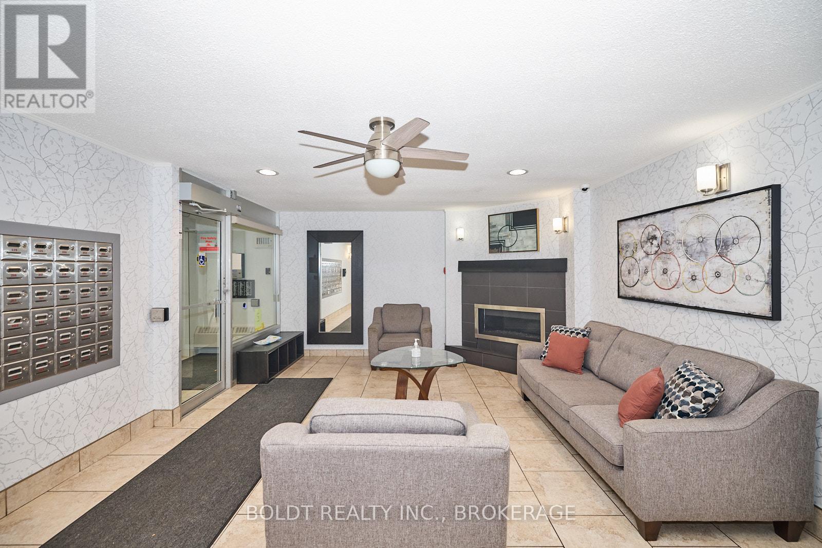 219 - 198 Scott Street, St. Catharines, Ontario  L2N 5T3 - Photo 3 - X12916396