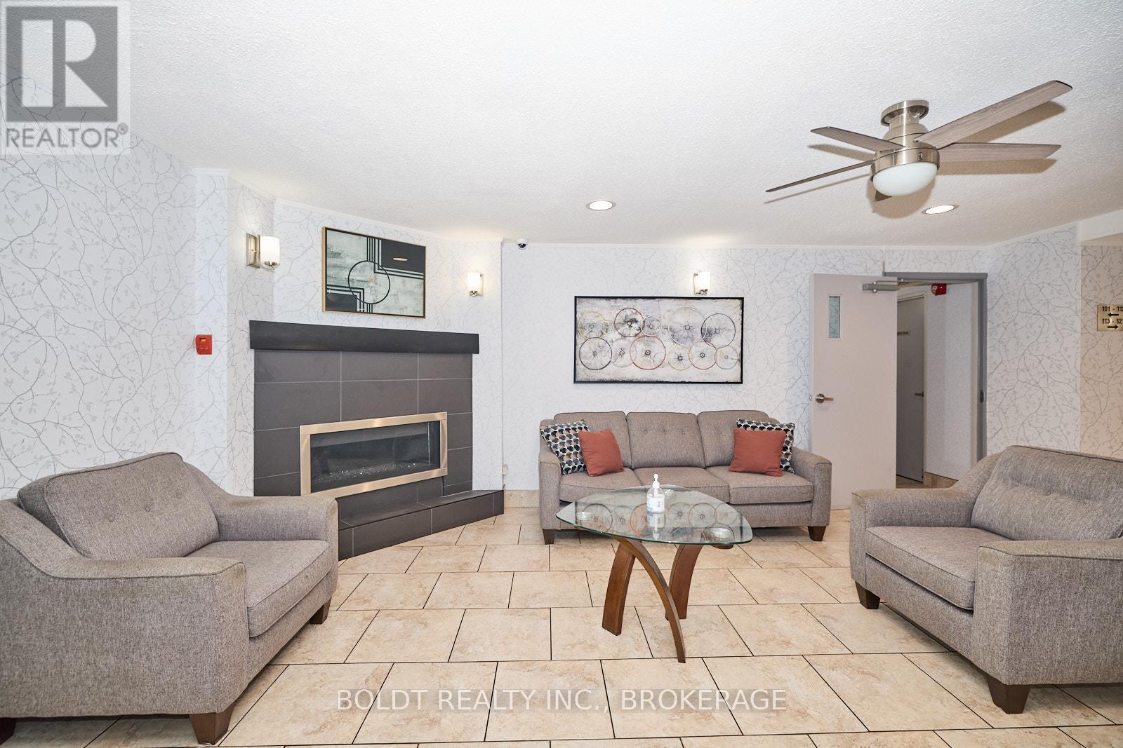 219 - 198 Scott Street, St. Catharines, Ontario  L2N 5T3 - Photo 4 - X12916396