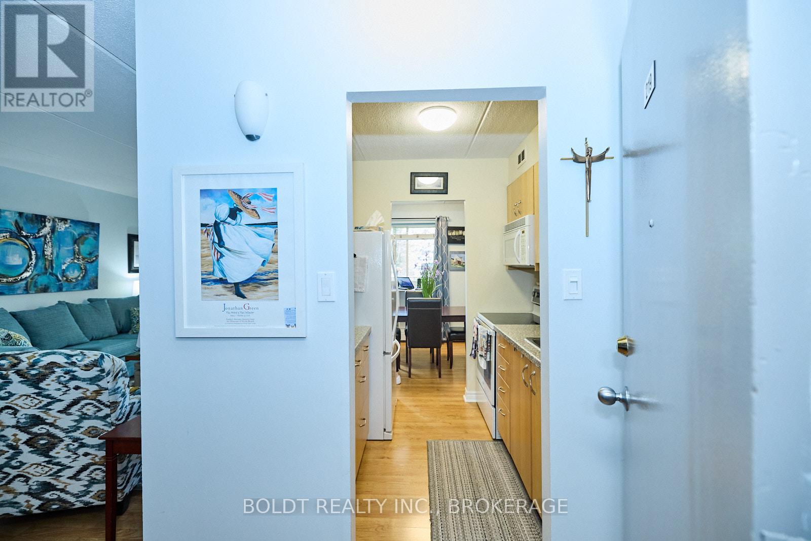 219 - 198 Scott Street, St. Catharines, Ontario  L2N 5T3 - Photo 6 - X12916396