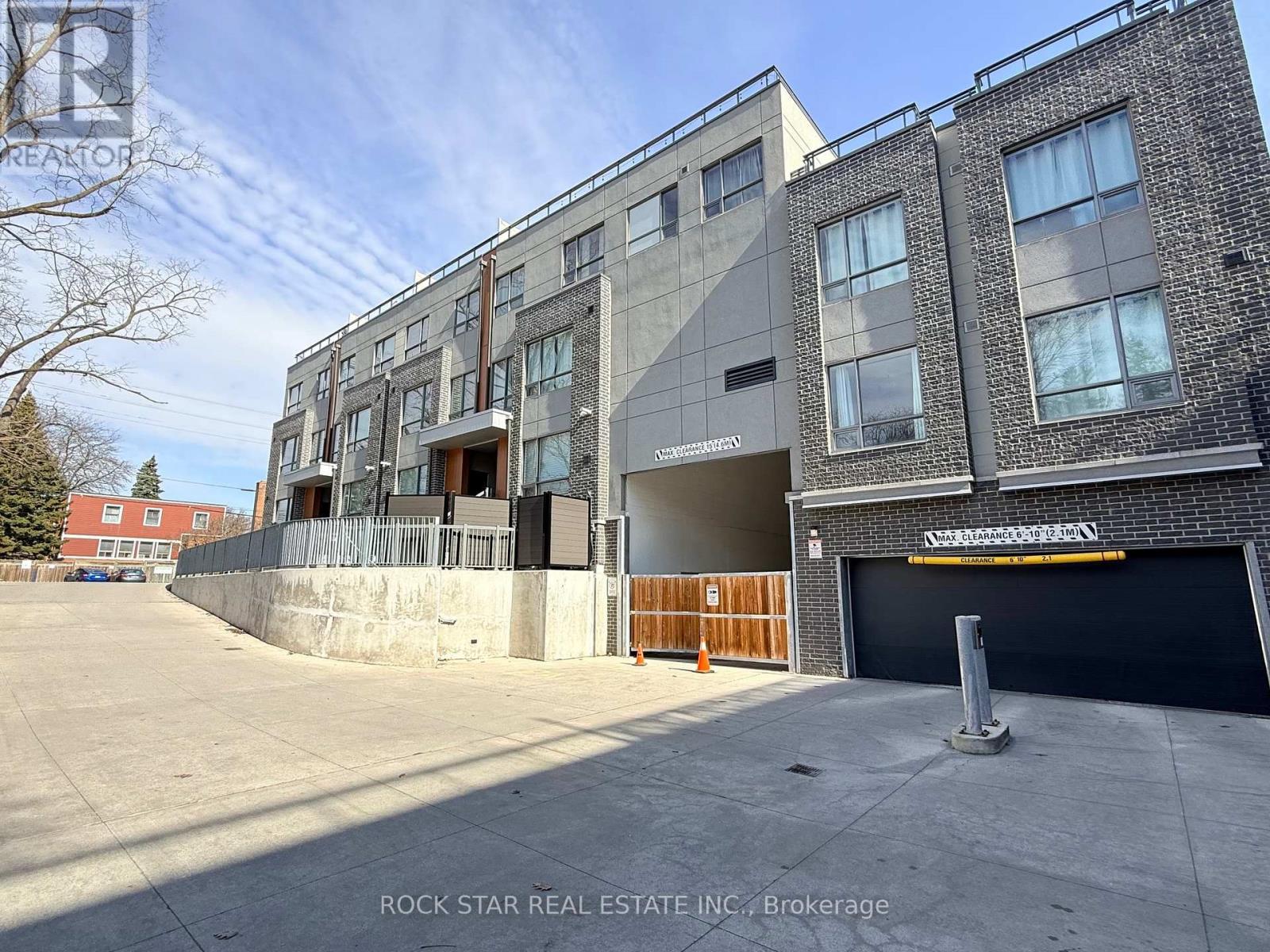 16 - 670 Atwater Avenue, Mississauga, Ontario  L5G 0B6 - Photo 2 - W12757718