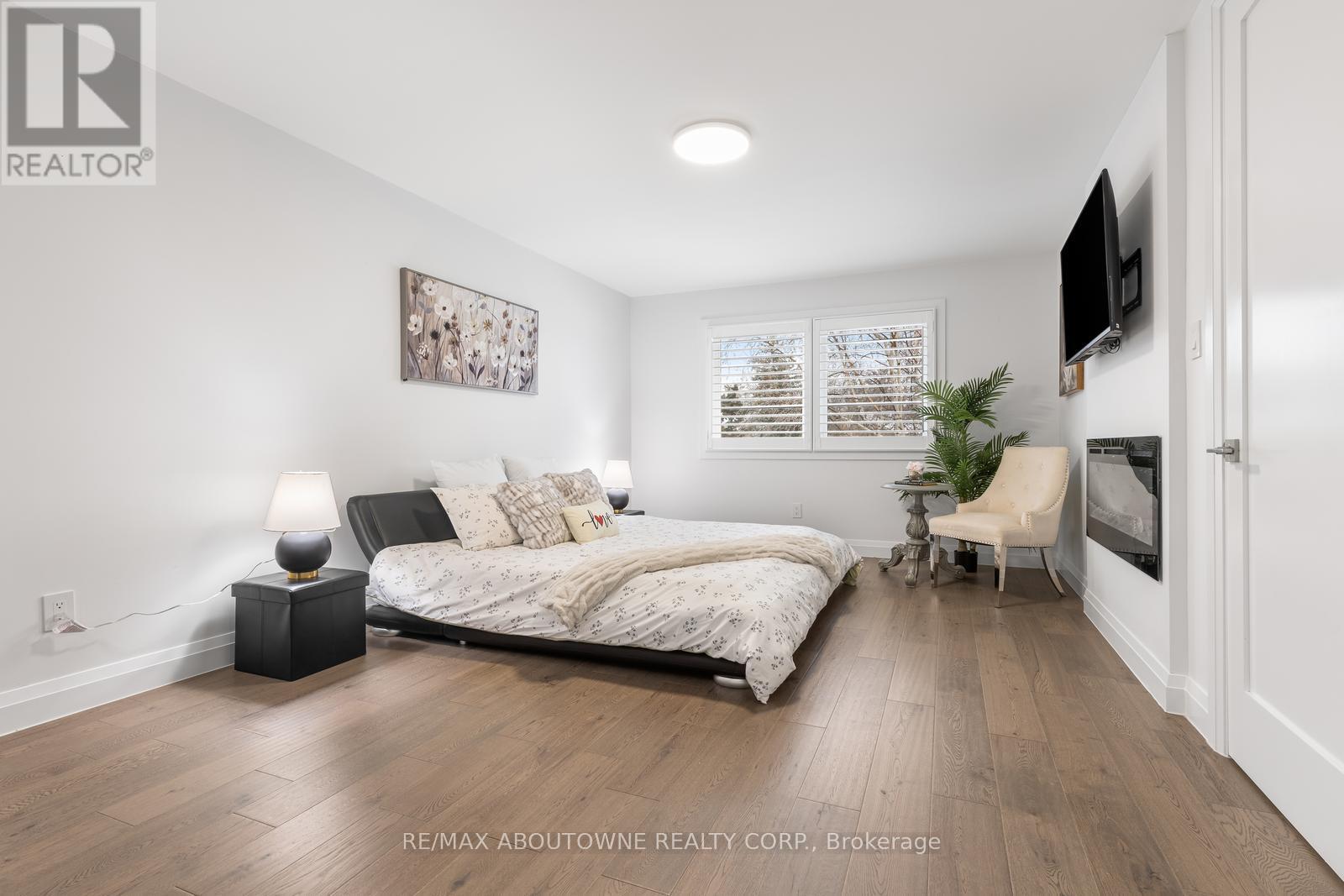 1324 Birchcliff Drive, Oakville, Ontario  L6M 2A4 - Photo 22 - W12911690