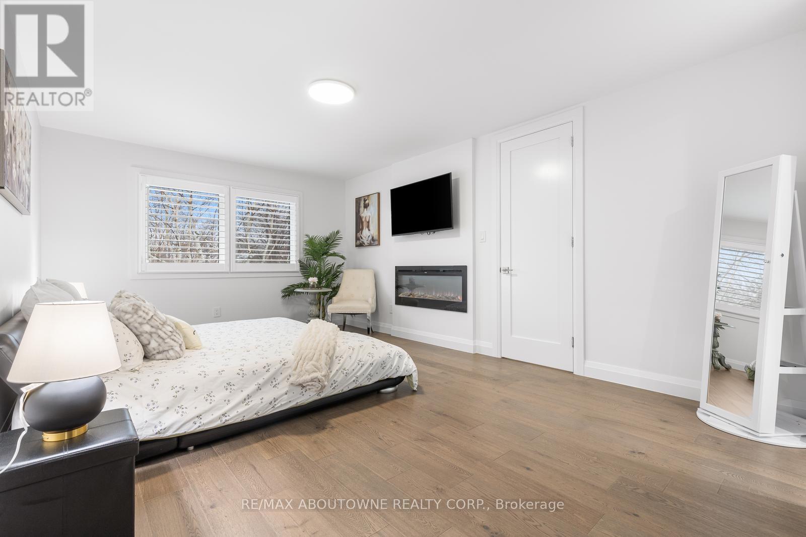 1324 Birchcliff Drive, Oakville, Ontario  L6M 2A4 - Photo 23 - W12911690