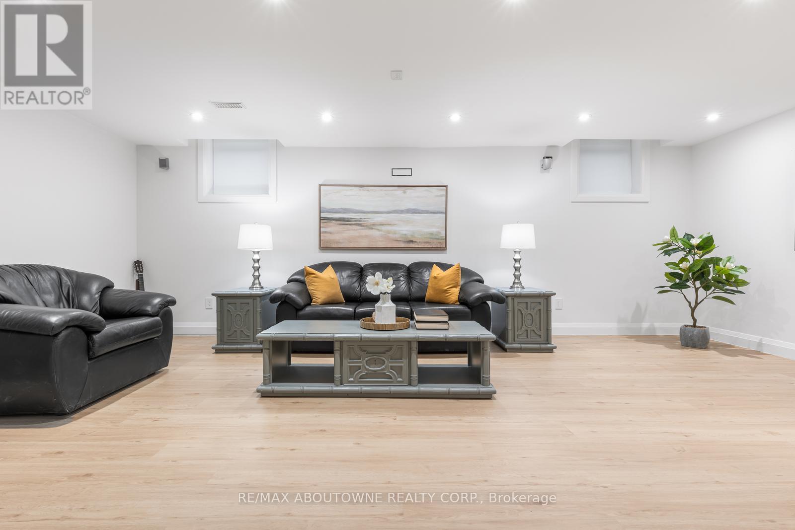 1324 Birchcliff Drive, Oakville, Ontario  L6M 2A4 - Photo 36 - W12911690