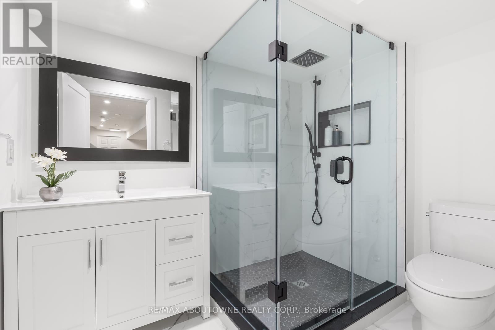 1324 Birchcliff Drive, Oakville, Ontario  L6M 2A4 - Photo 38 - W12911690