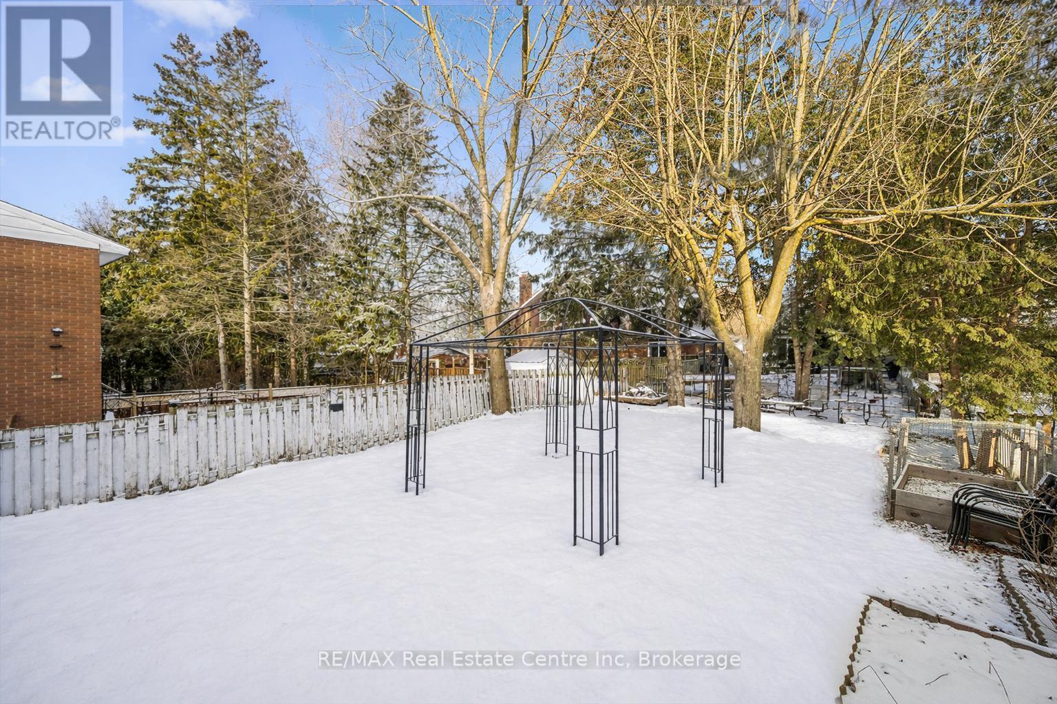 105 Churchill Street, Waterloo, Ontario  N2L 2X1 - Photo 10 - X12916260