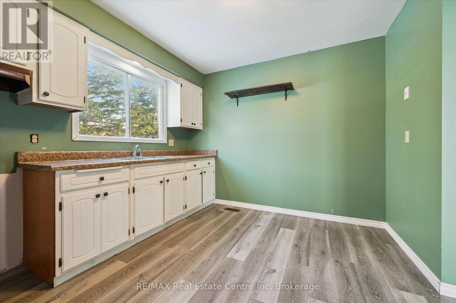 105 Churchill Street, Waterloo, Ontario  N2L 2X1 - Photo 3 - X12916260