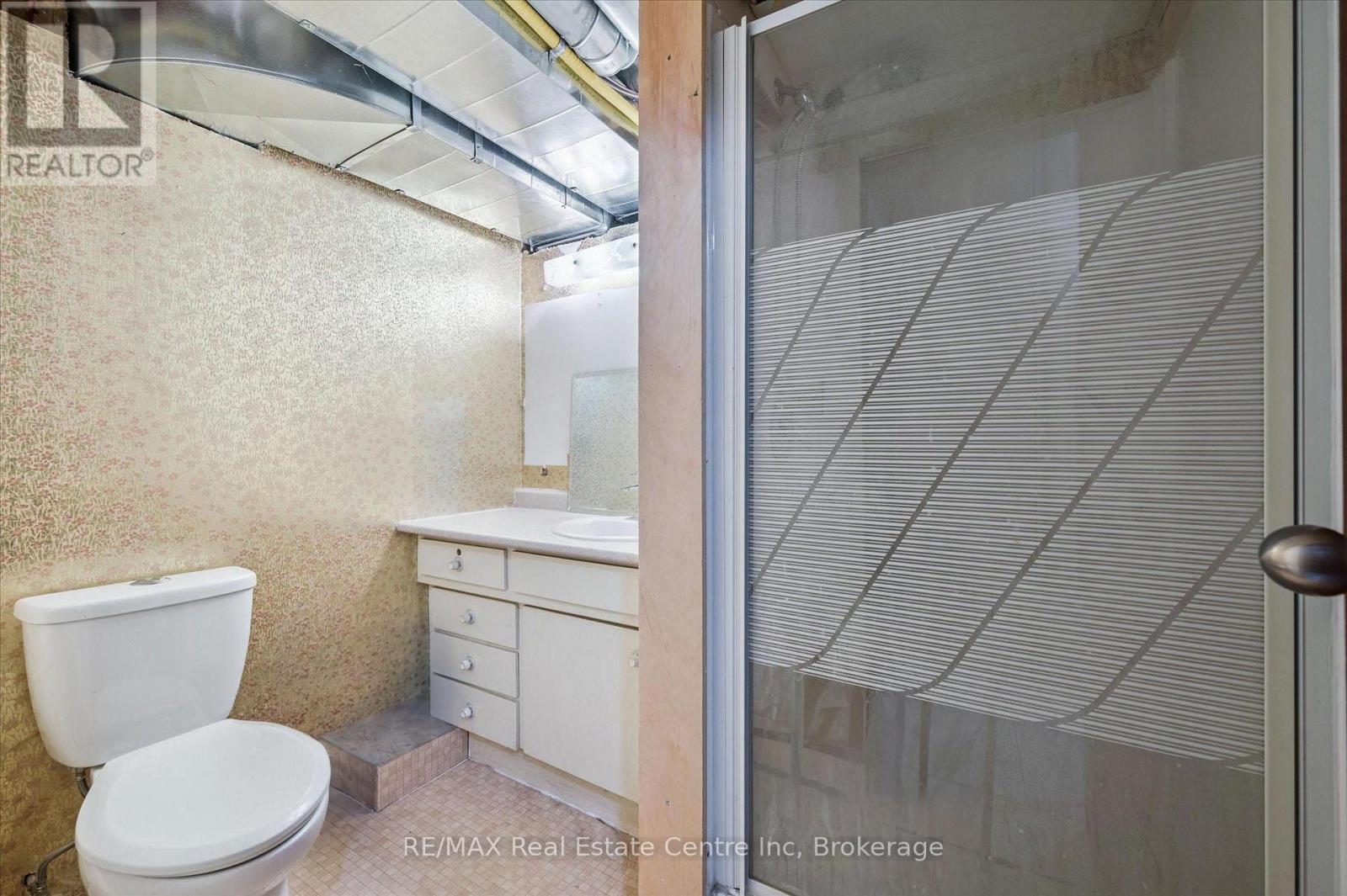 105 Churchill Street, Waterloo, Ontario  N2L 2X1 - Photo 9 - X12916260