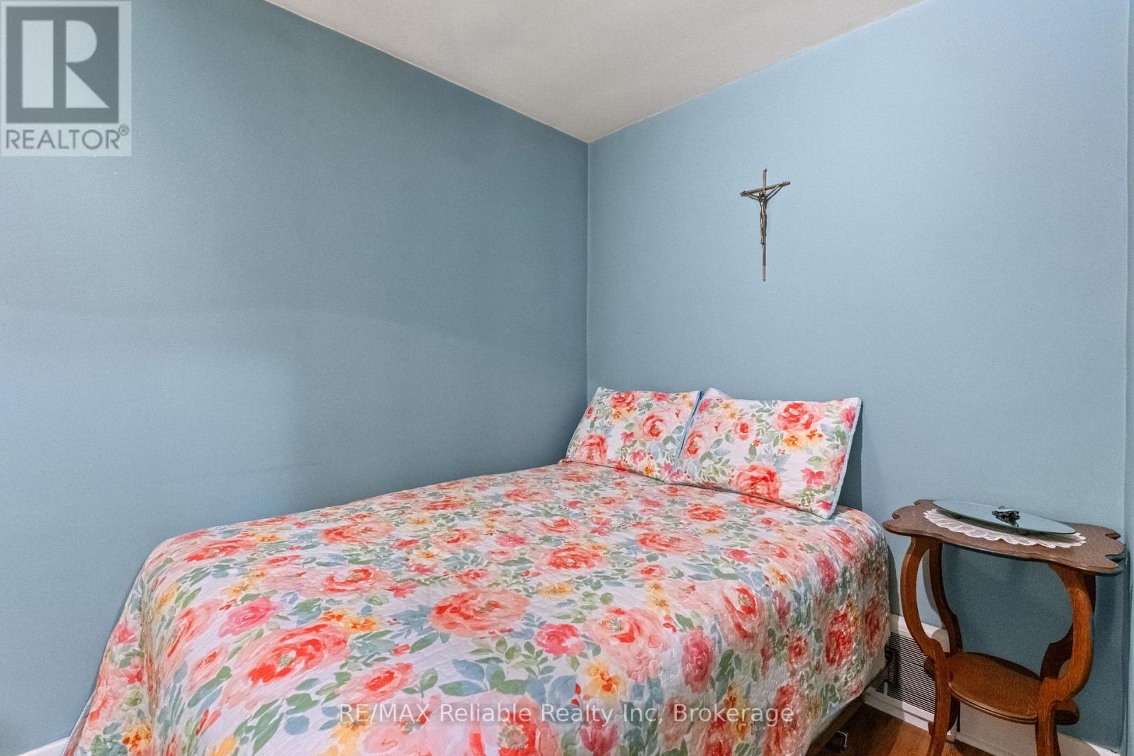 28 Edward Street, Bluewater (Zurich), Ontario  N0M 2T0 - Photo 16 - X12916268