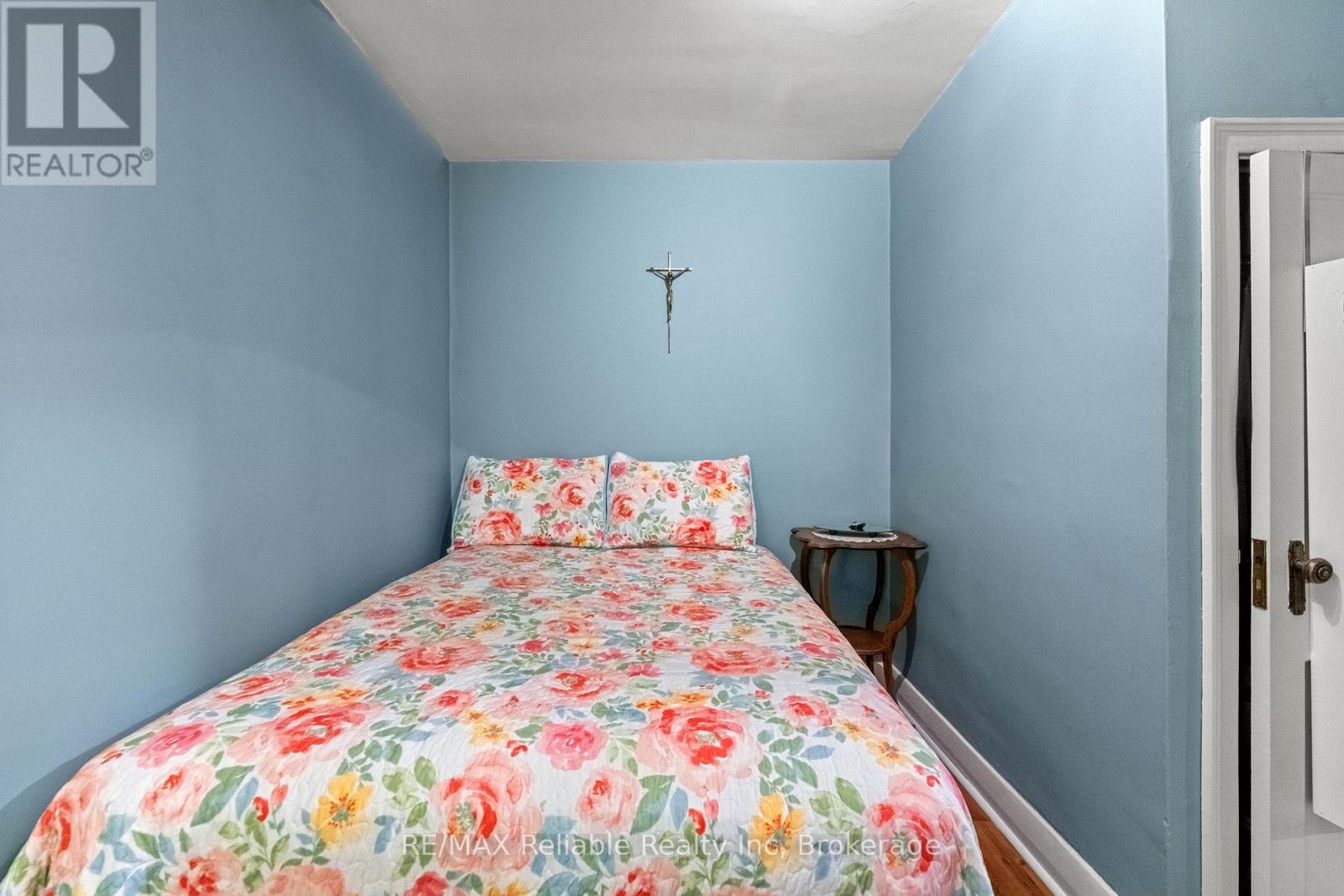 28 Edward Street, Bluewater (Zurich), Ontario  N0M 2T0 - Photo 17 - X12916268