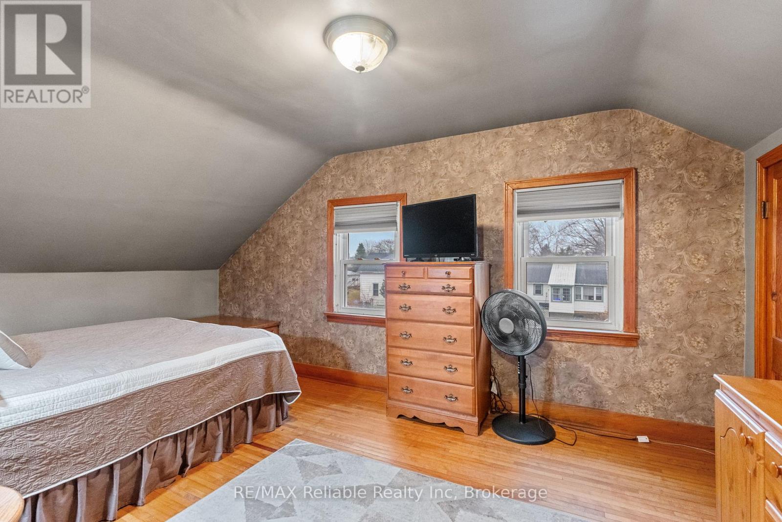 28 Edward Street, Bluewater (Zurich), Ontario  N0M 2T0 - Photo 19 - X12916268