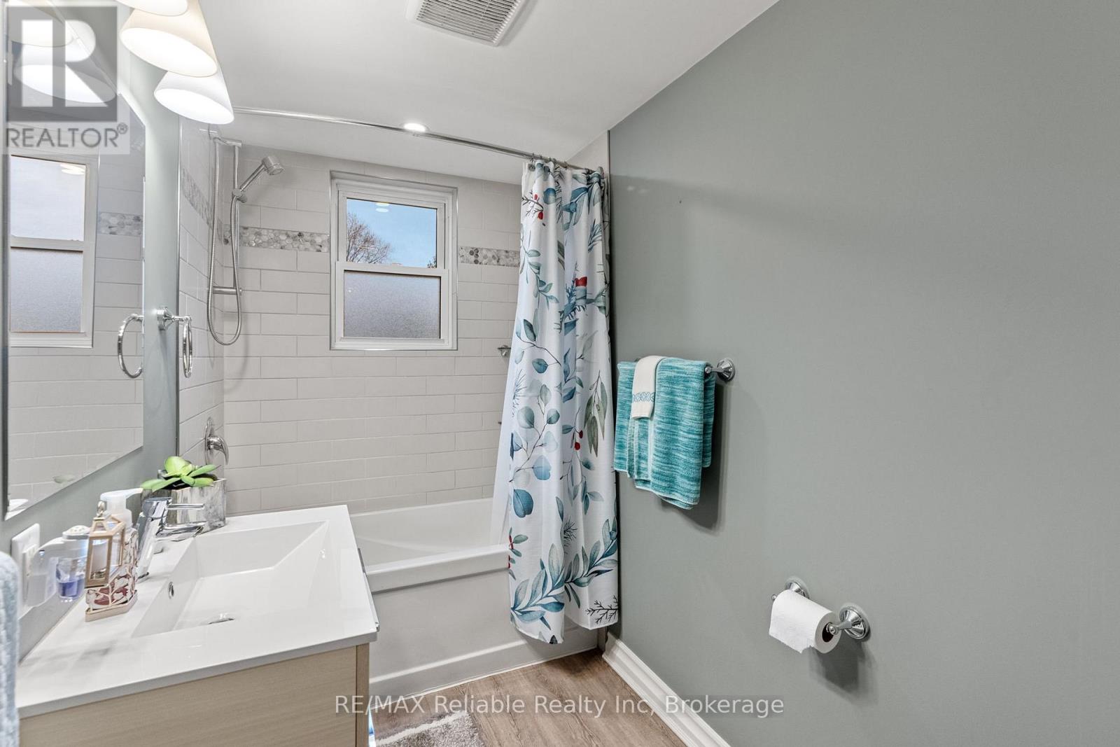 28 Edward Street, Bluewater (Zurich), Ontario  N0M 2T0 - Photo 22 - X12916268