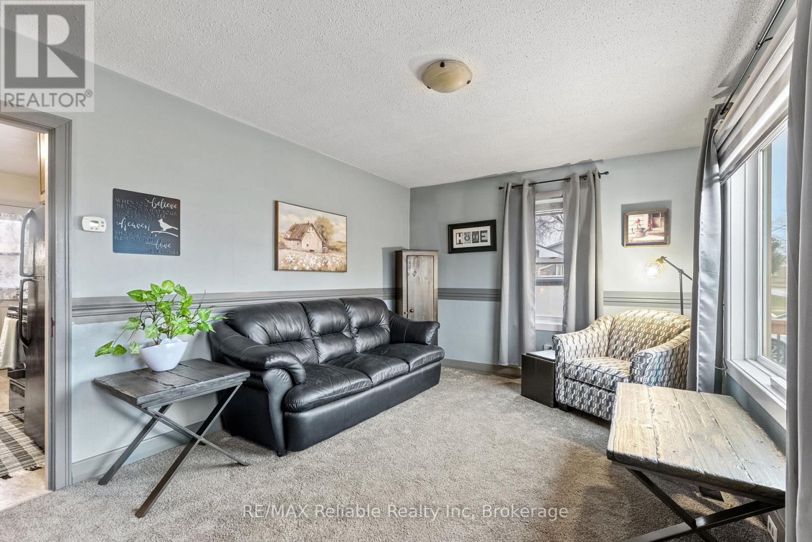28 Edward Street, Bluewater (Zurich), Ontario  N0M 2T0 - Photo 4 - X12916268