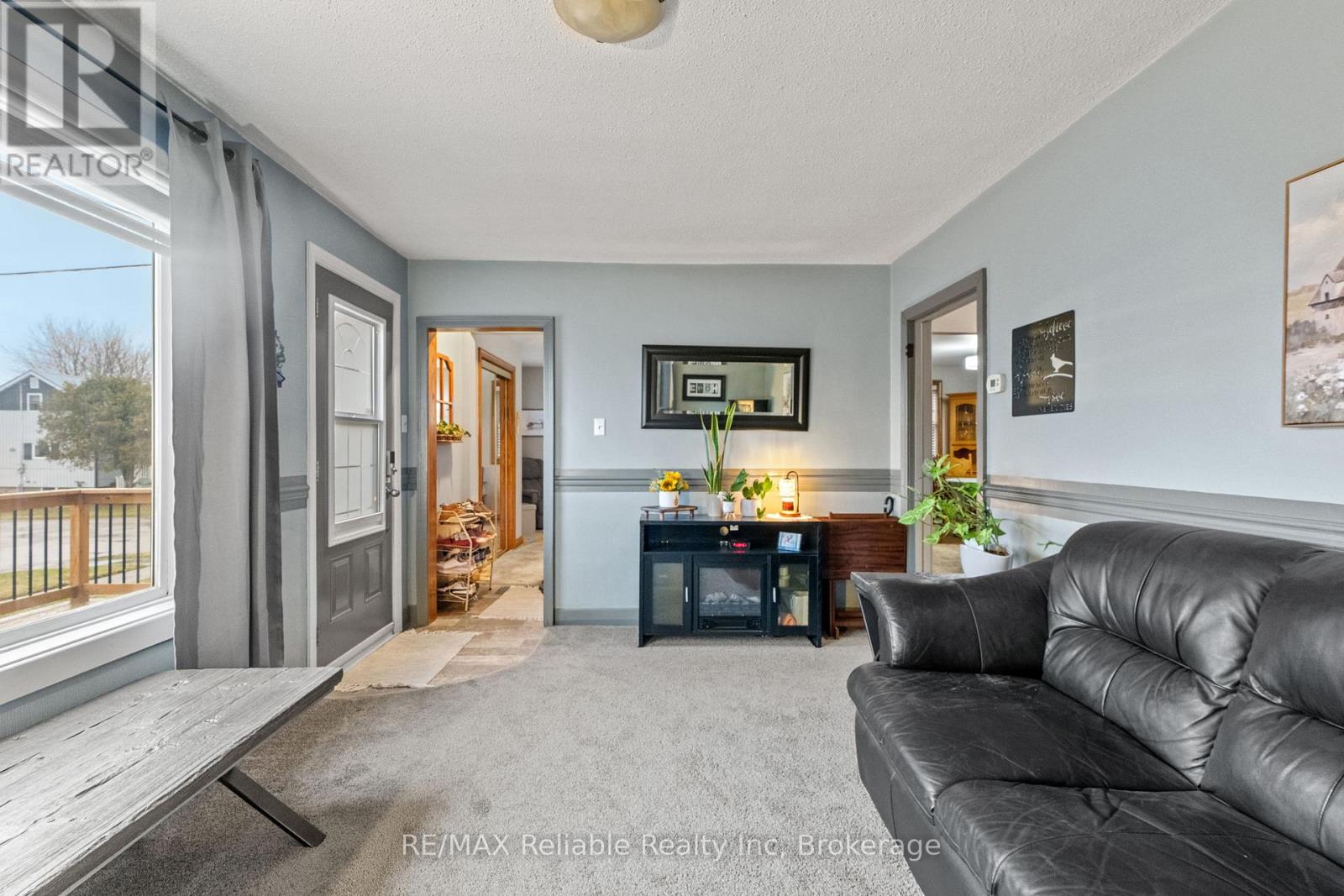 28 Edward Street, Bluewater (Zurich), Ontario  N0M 2T0 - Photo 6 - X12916268