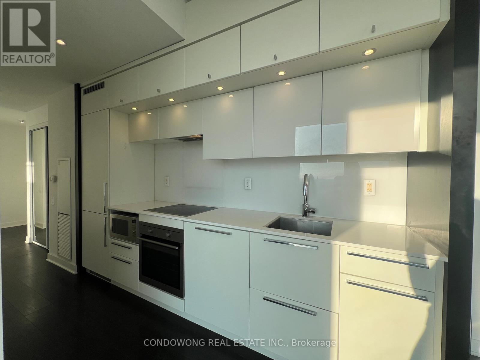 2703 - 15 Grenville Street, Toronto (Bay Street Corridor), Ontario  M4Y 0B9 - Photo 3 - C12916226