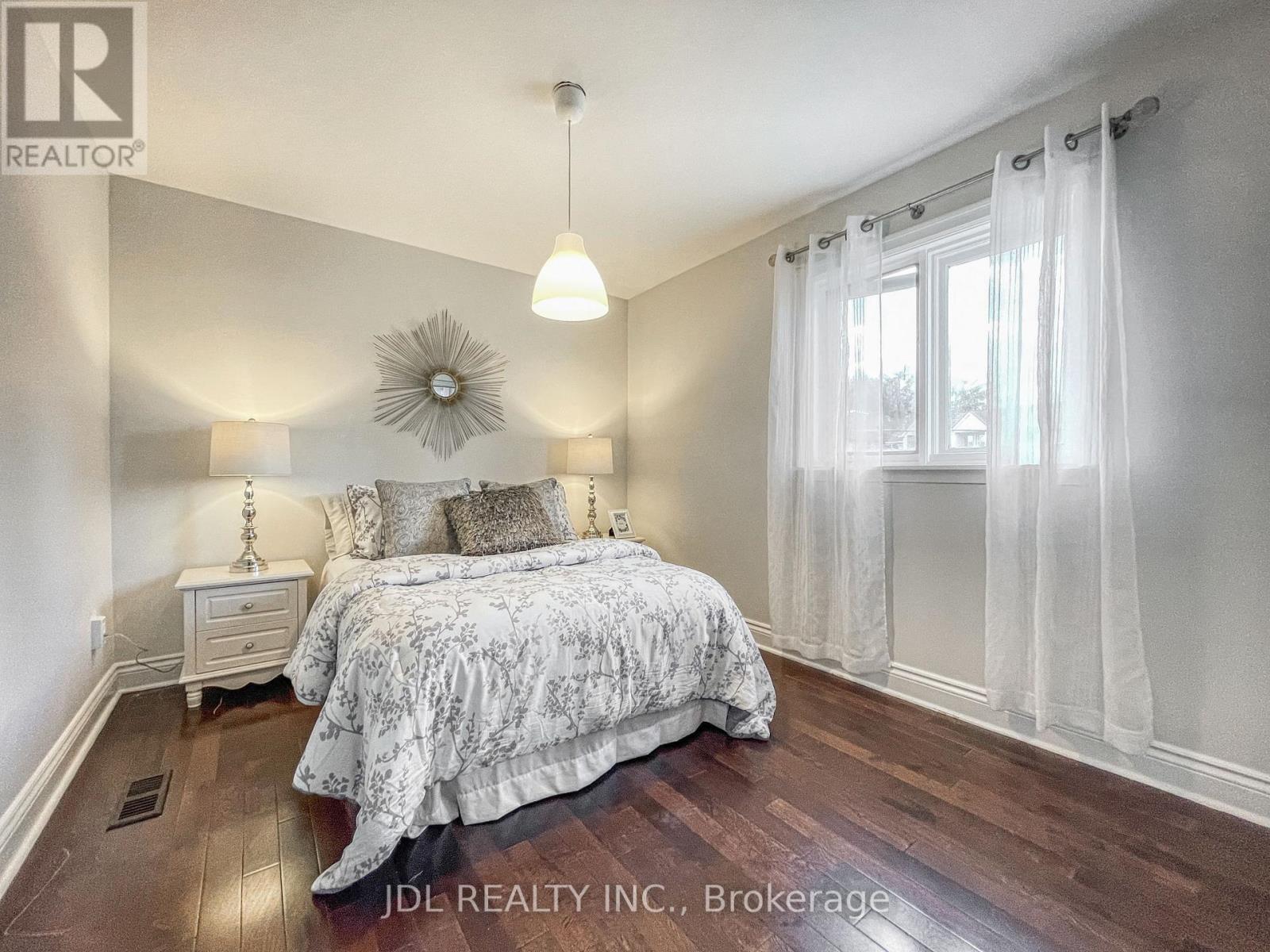 (Upper) - 209 Harlandale Avenue, Toronto, Ontario  M2N 1P6 - Photo 18 - C12916230