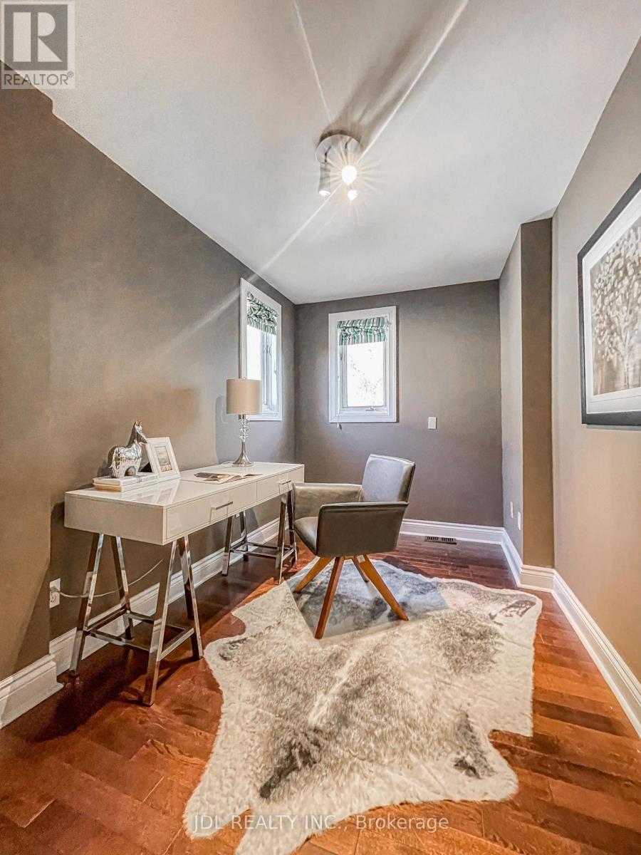 (Upper) - 209 Harlandale Avenue, Toronto, Ontario  M2N 1P6 - Photo 22 - C12916230