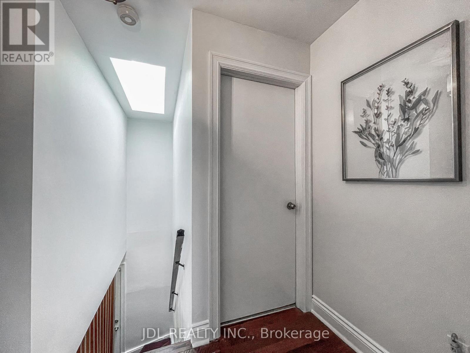 (Upper) - 209 Harlandale Avenue, Toronto, Ontario  M2N 1P6 - Photo 24 - C12916230