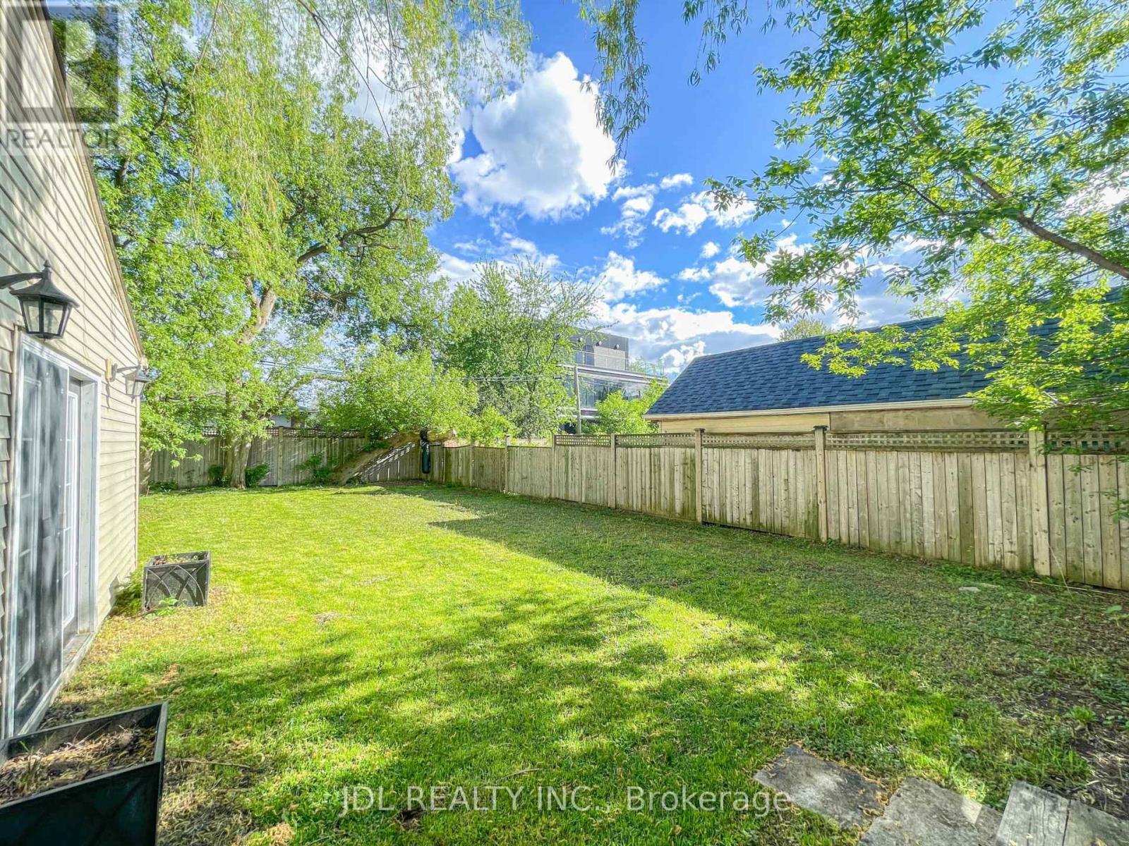 (Upper) - 209 Harlandale Avenue, Toronto, Ontario  M2N 1P6 - Photo 26 - C12916230