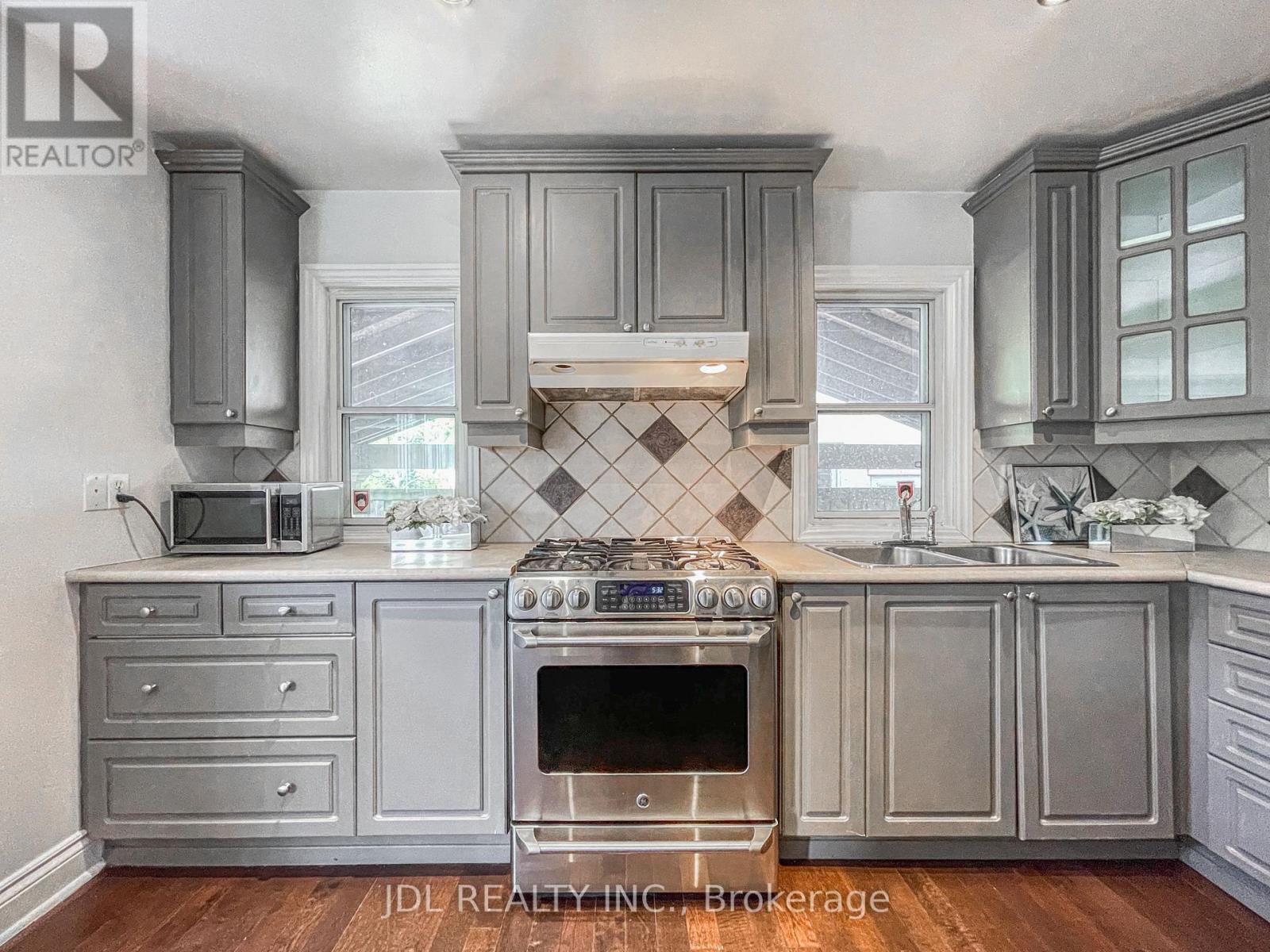 (Upper) - 209 Harlandale Avenue, Toronto, Ontario  M2N 1P6 - Photo 4 - C12916230