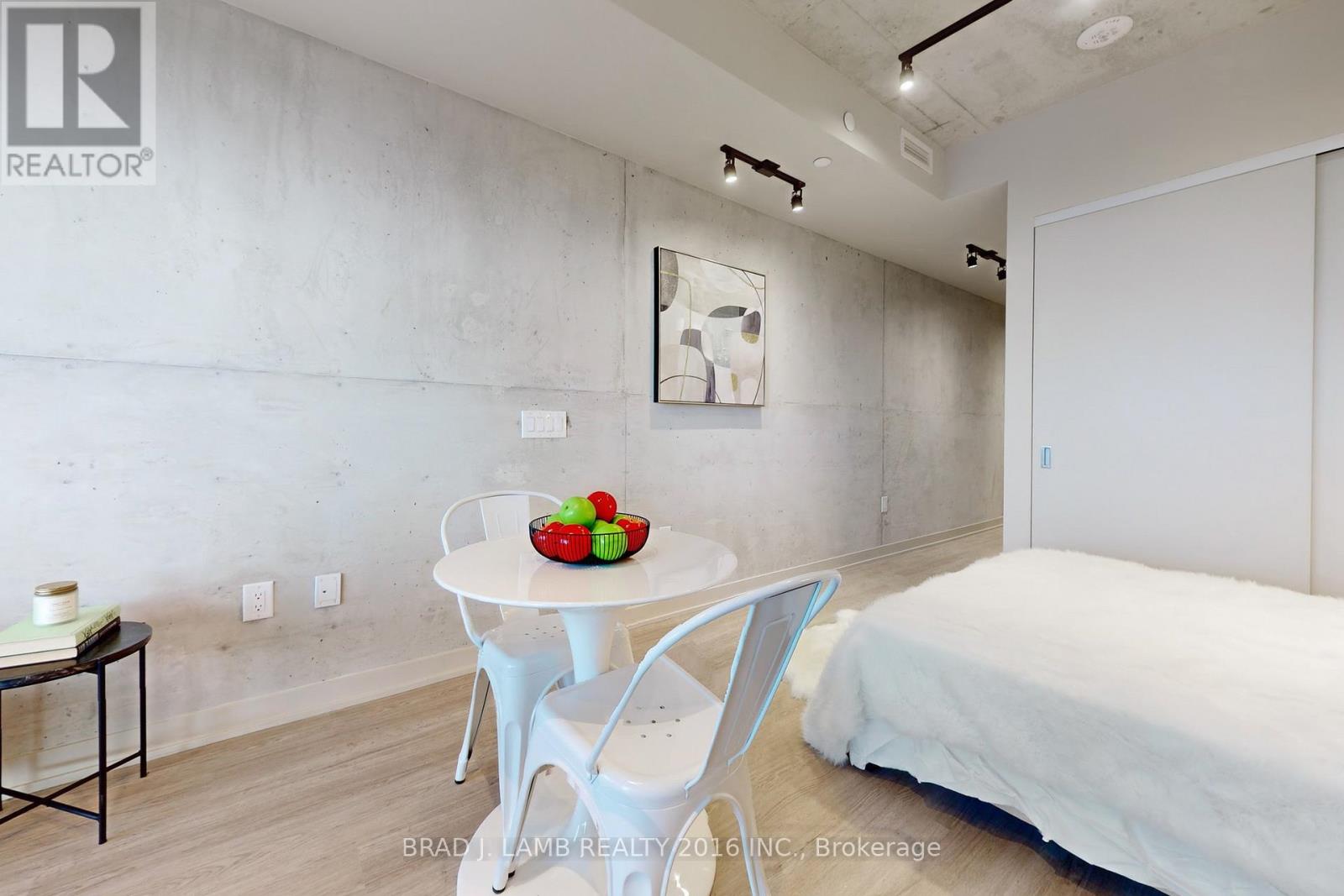 1014 - 195 Mccaul Street, Toronto, Ontario  M5T 0E5 - Photo 11 - C12916242