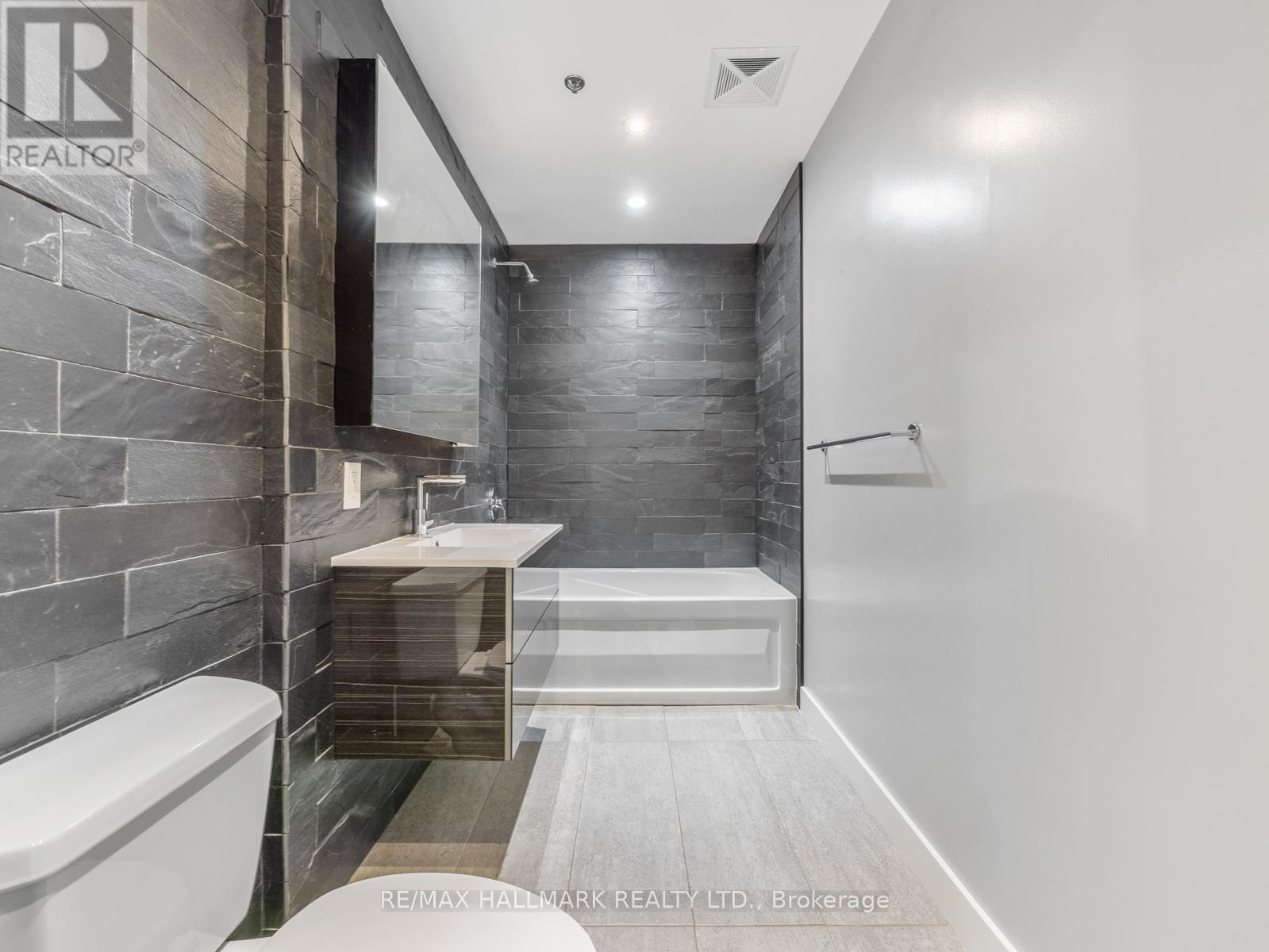 534 - 43 Hanna Avenue, Toronto, Ontario  M6K 1X6 - Photo 16 - C12916354