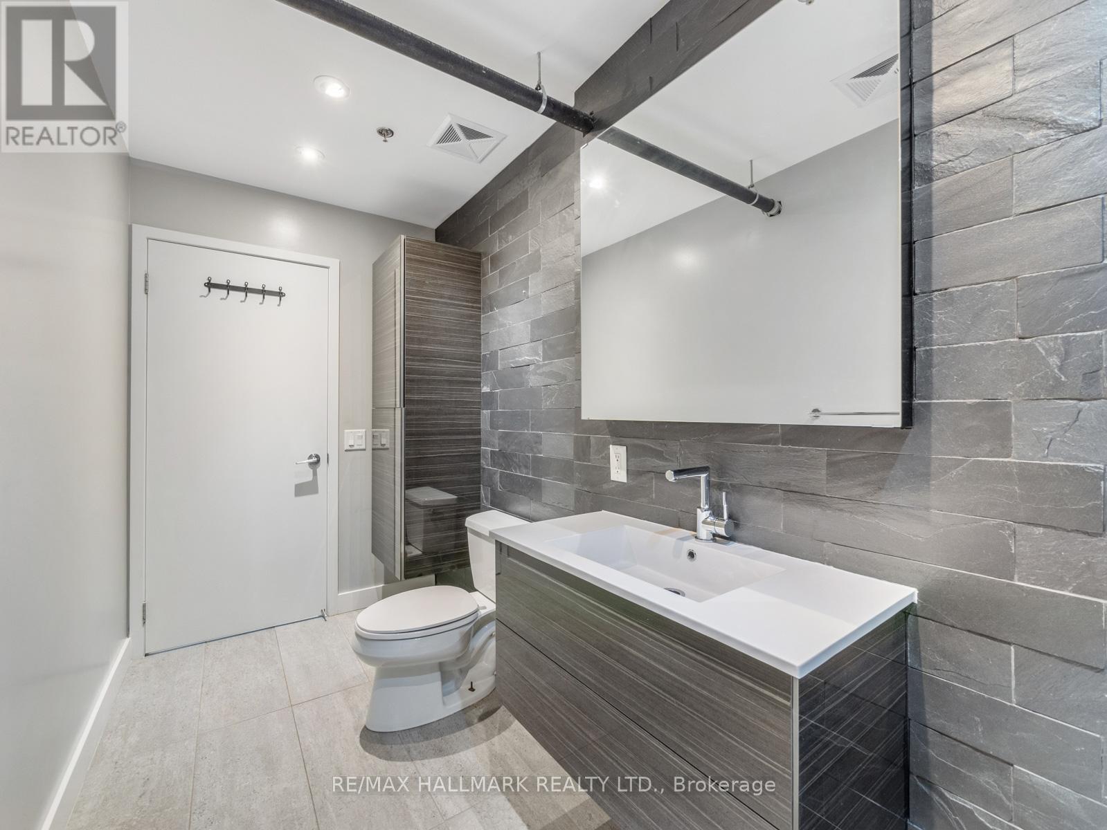 534 - 43 Hanna Avenue, Toronto, Ontario  M6K 1X6 - Photo 17 - C12916354