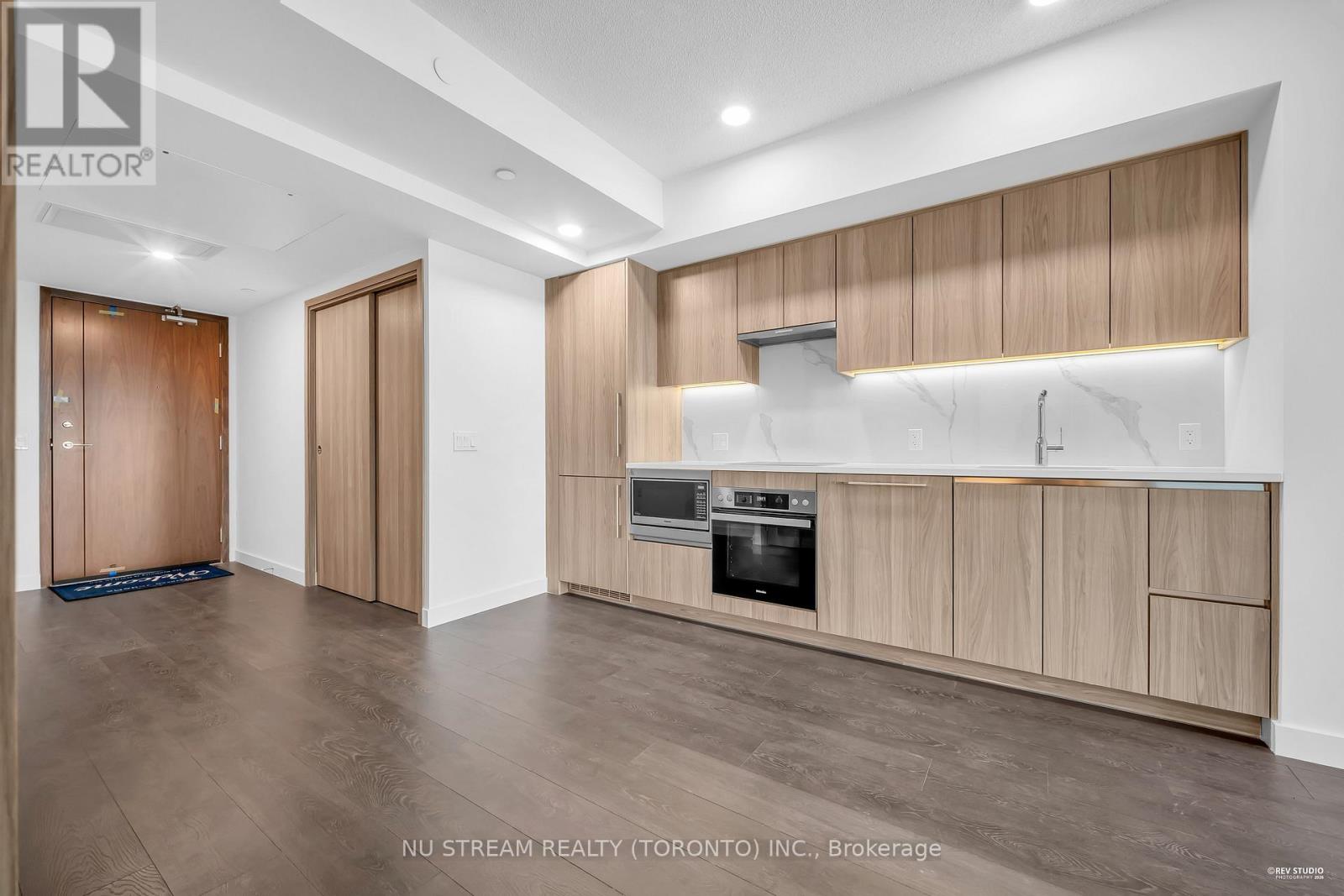 4609 - 3 Concord Cityplace Way, Toronto, Ontario  M5V 0X4 - Photo 9 - C12916380